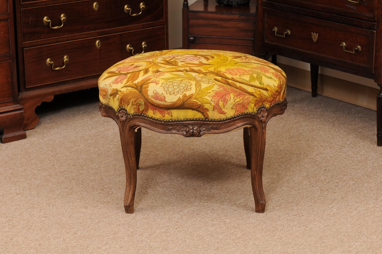 Large Round French Louis XV Walnut Bench with Yellow Needlepoint, ca. 1920 For Sale 5