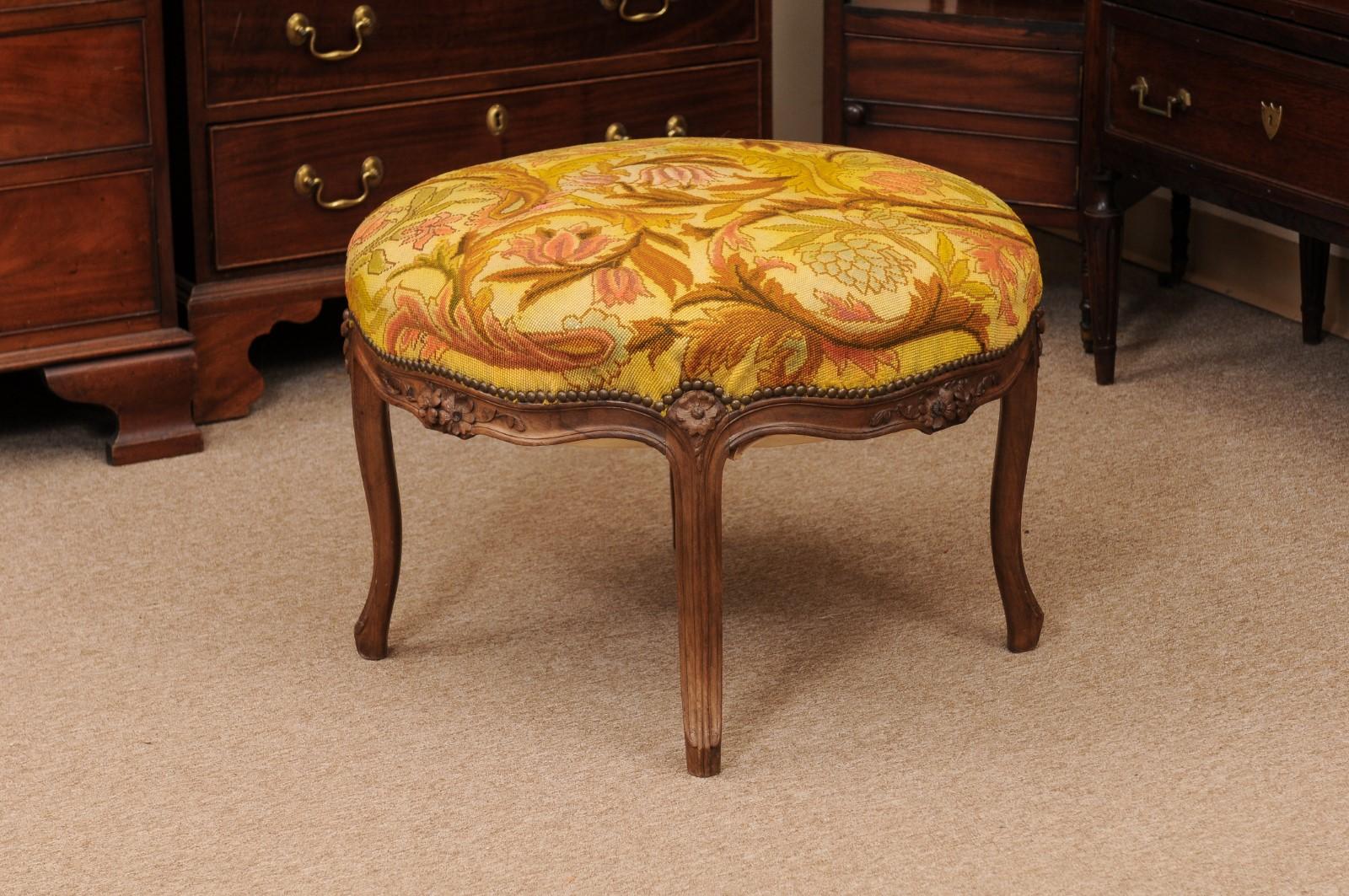 Large Round French Louis XV Walnut Bench with Yellow Needlepoint, ca. 1920 For Sale 6