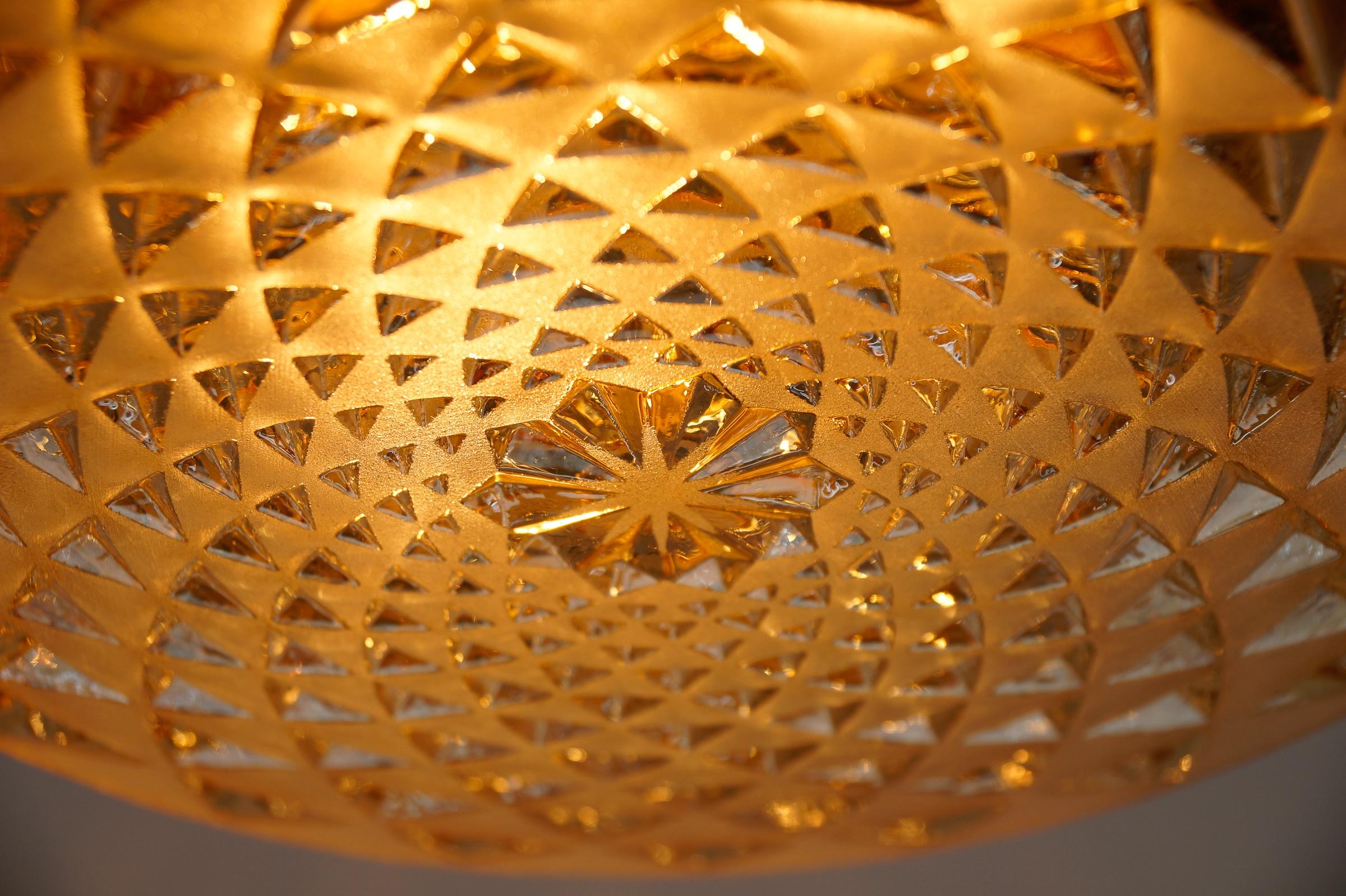 Gran aplique o lámpara de pared geométrica redonda de cristal ámbar satinado, años 60 en venta 4