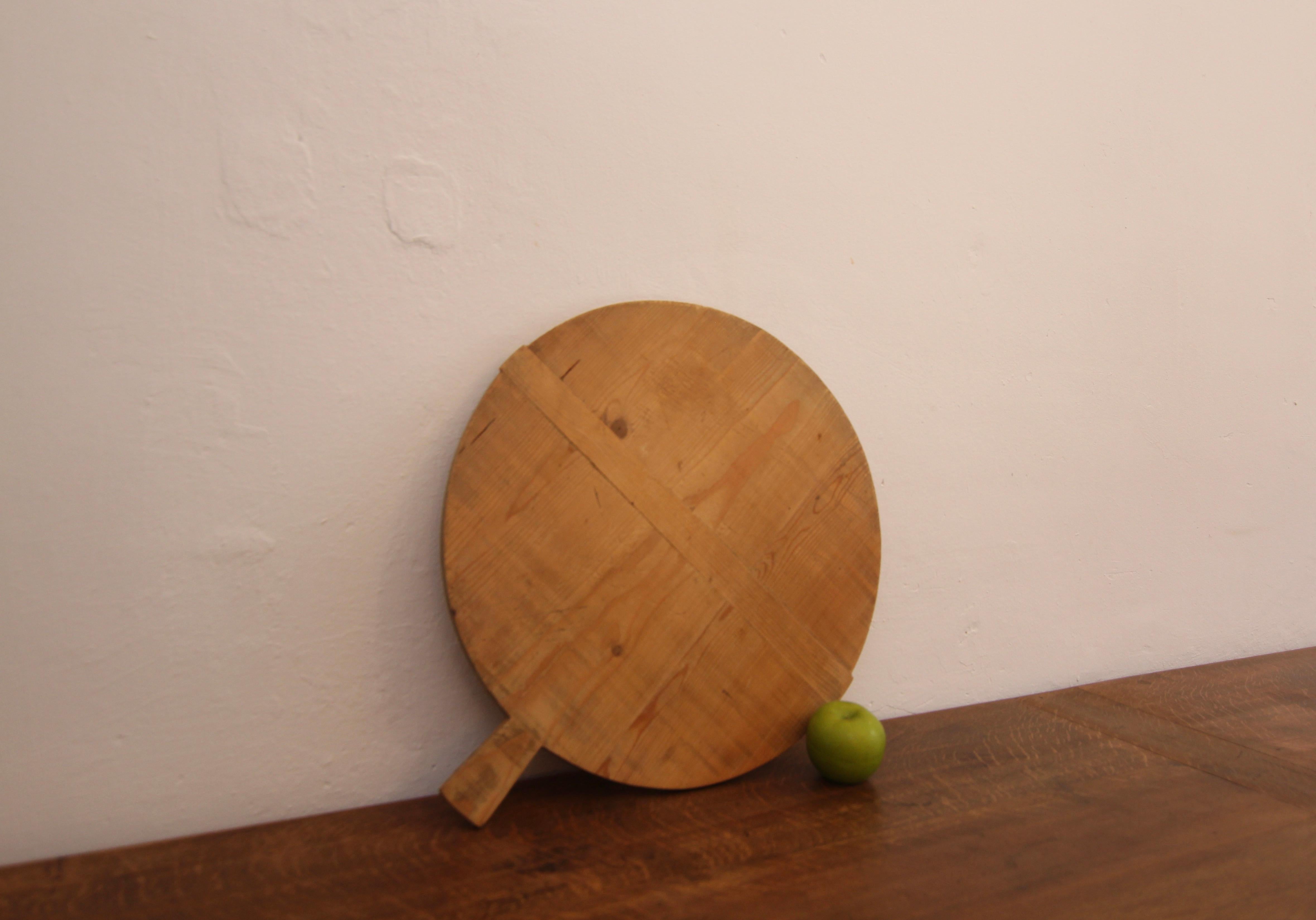 Mid-20th Century Large Round German Wooden Cutting or Serving Board For Sale