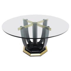 Grande table de salle à manger ronde figurative en laque noire et bois courbé avec base en laiton