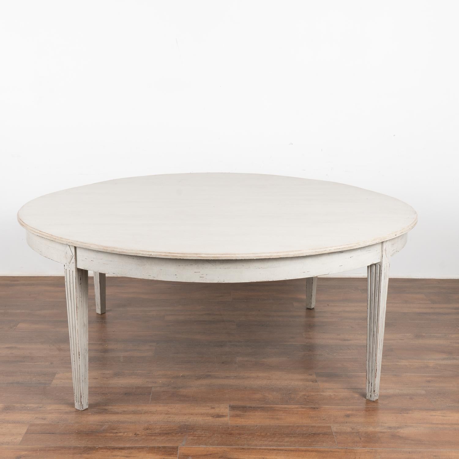 Large Round Gustavian Style Dining Table, reproduction In Good Condition In Round Top, TX
