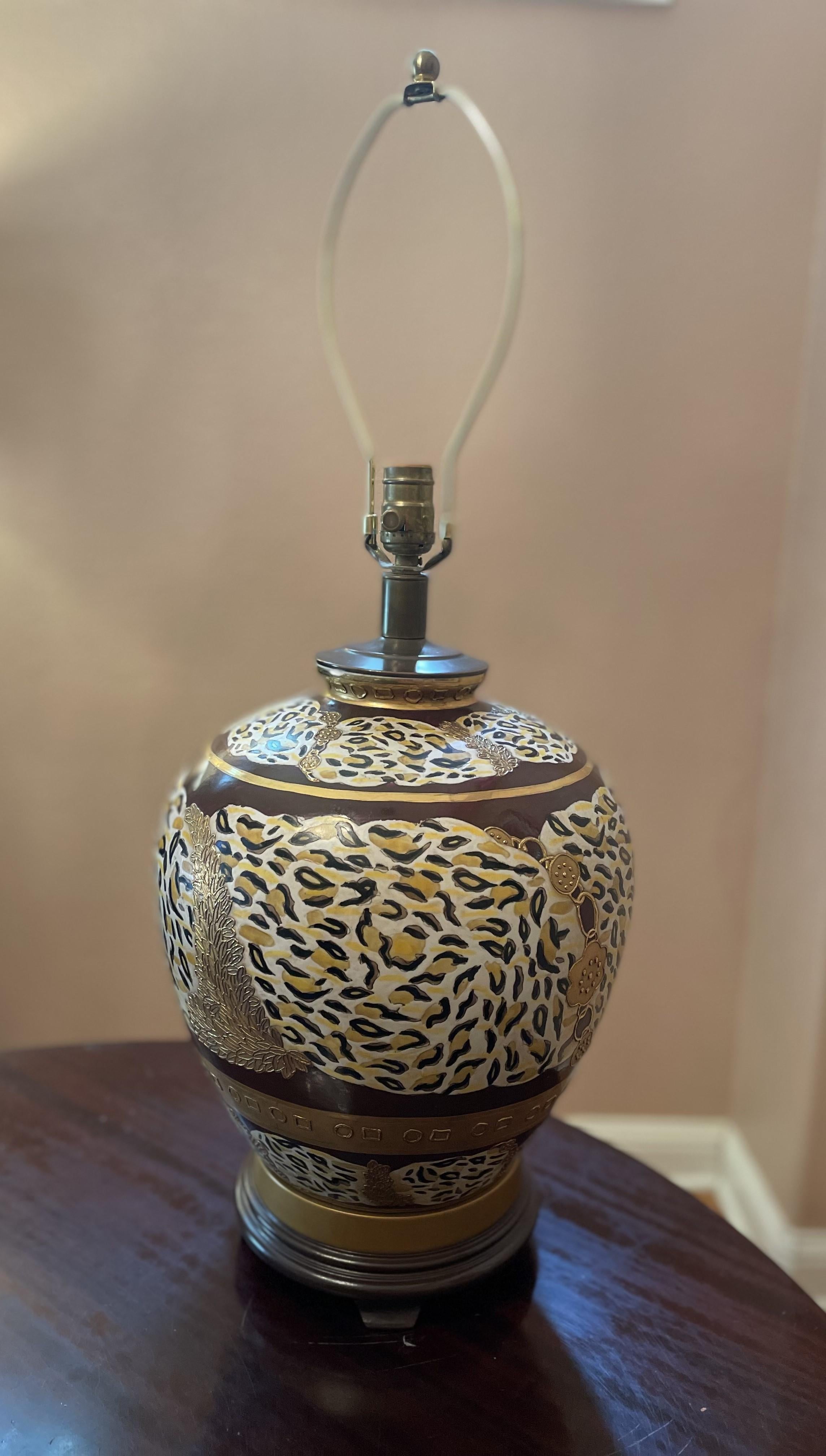 American Large Round Hand-Painted Ceramic and Brass Table Lamp with Animal Motif For Sale