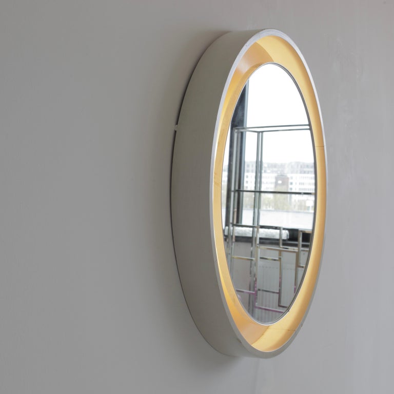 Large wooden-frame mirror. Italy, 1970s.

A large illuminated mirror with 8 light sockets, hidden behind the mirror glass. Painted and curved wood in light grey with mirror insert and back-lighting. Gorgeous!
Condition: 

Vintage condition, some