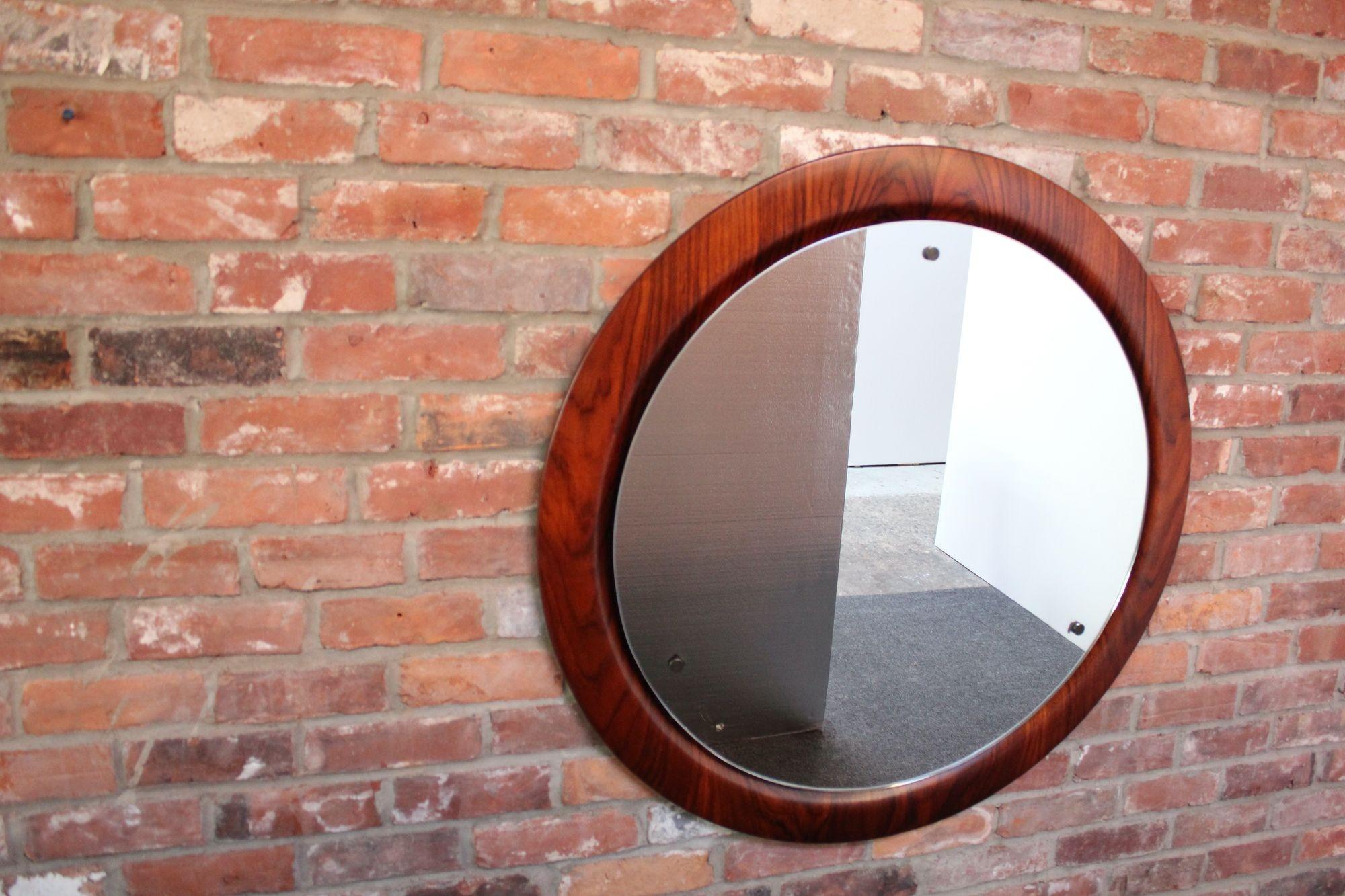 Italian Modern rosewood ply round mirror with three round chrome embellishments by Mac Arredamenti (circa 1960s, Meda/Seveso, Italy).
Wood has been conservatively refinished; mirror glass is clean sans one spot of foxing around the lower right
