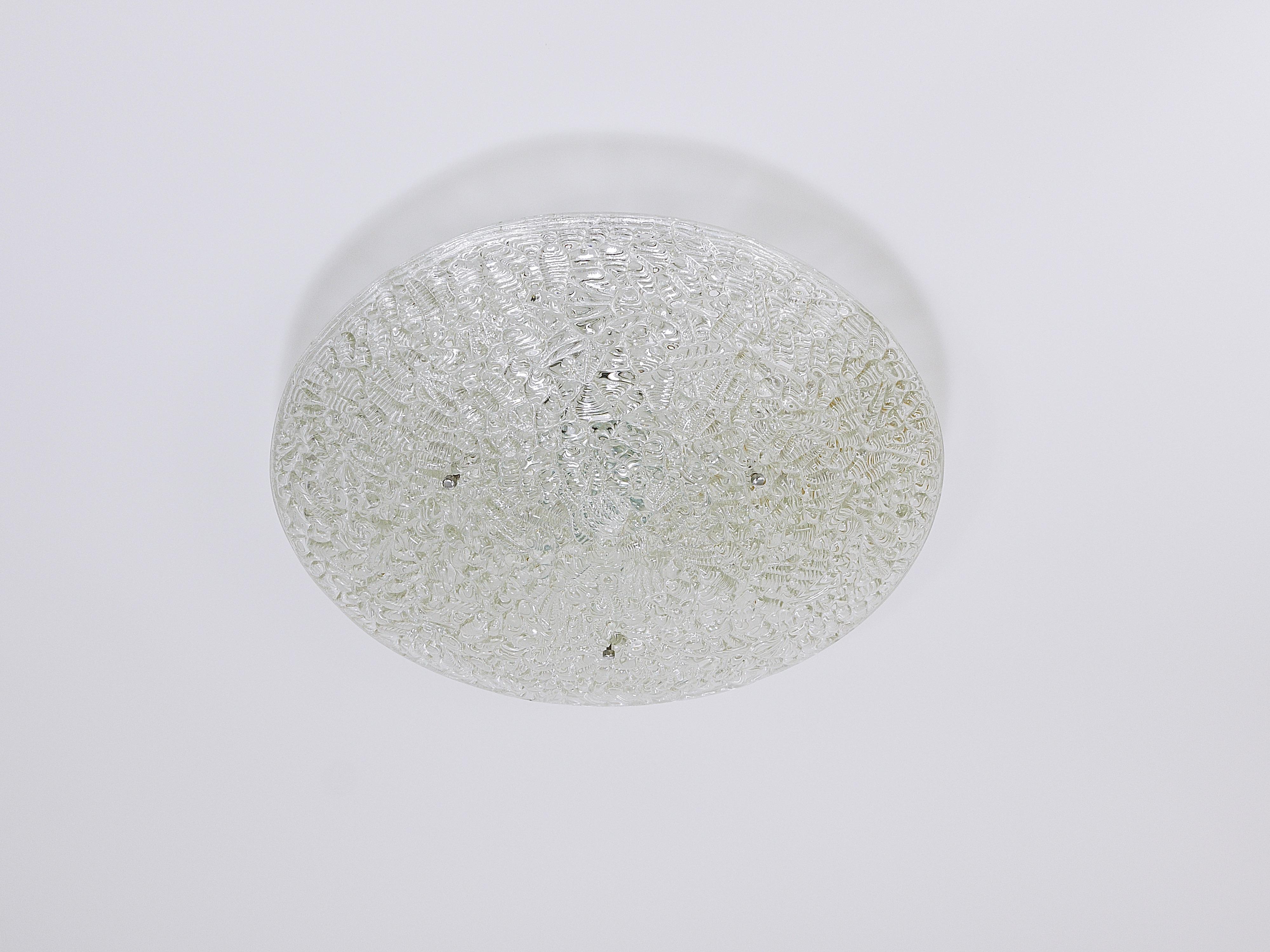 Large Round J. T. Kalmar Mid-Century Textured Glass Flush Mount,  Austria, 1960s For Sale 5