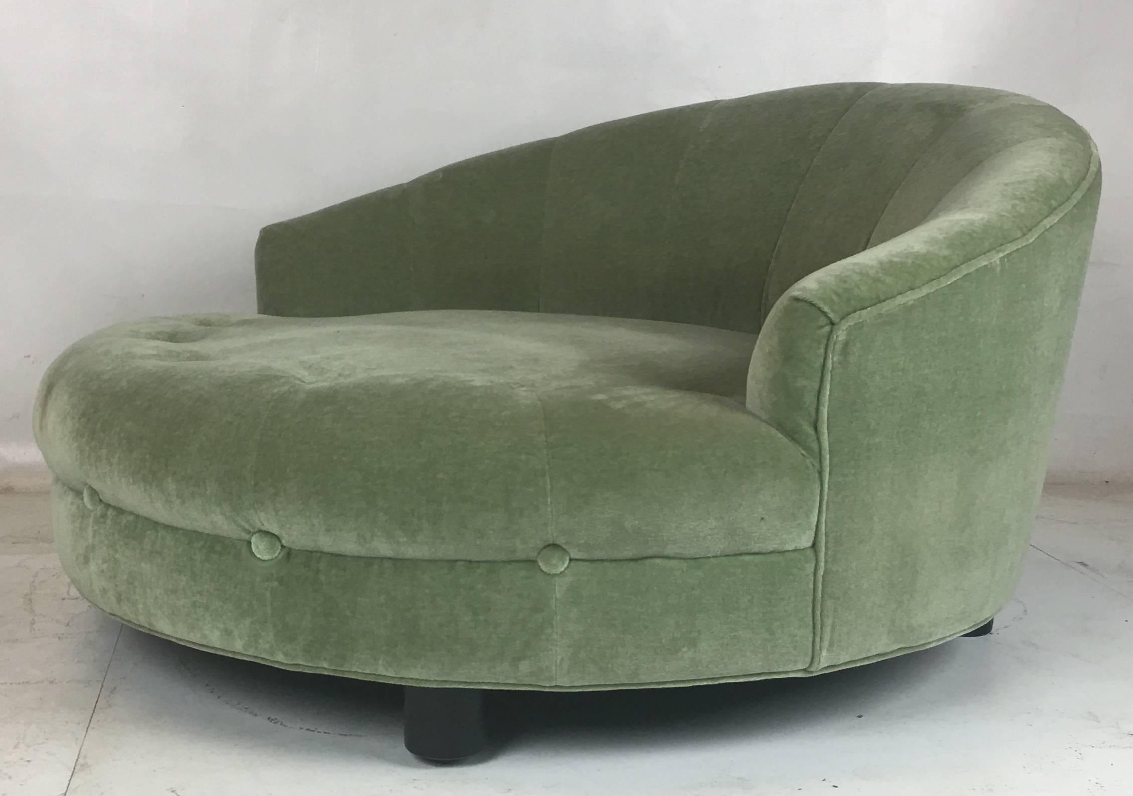 American Large Round Lounge Daybed Attributed to Milo Baughman