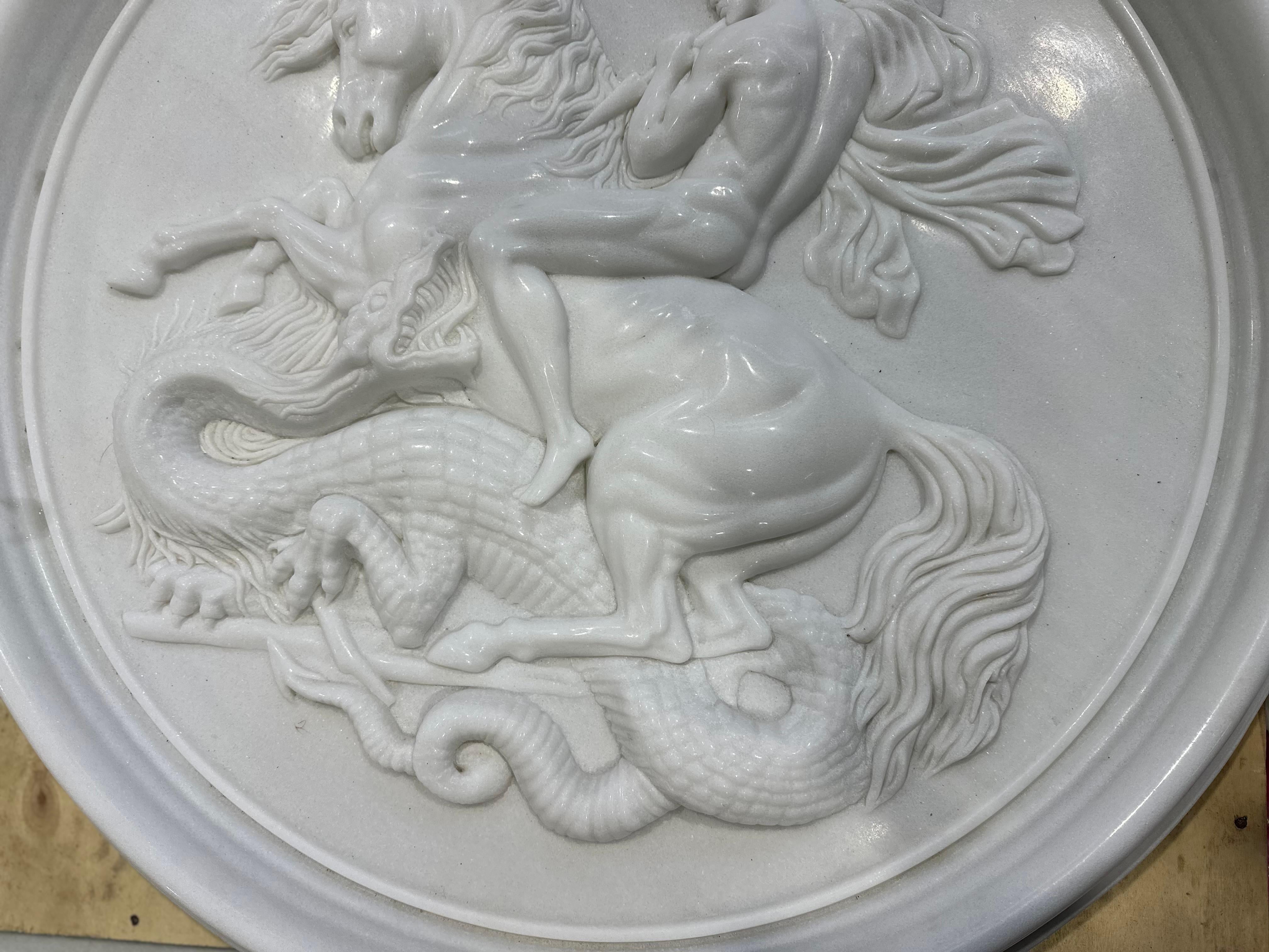 Large Round Marble Relief of Hercules And Ladon In Good Condition For Sale In Southall, GB