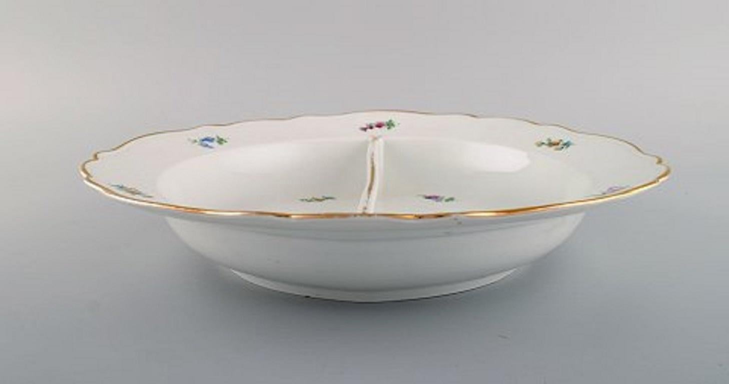 Gran cuenco redondo de Meissen con separador de ambientes en porcelana pintada a mano Pintado a mano en venta