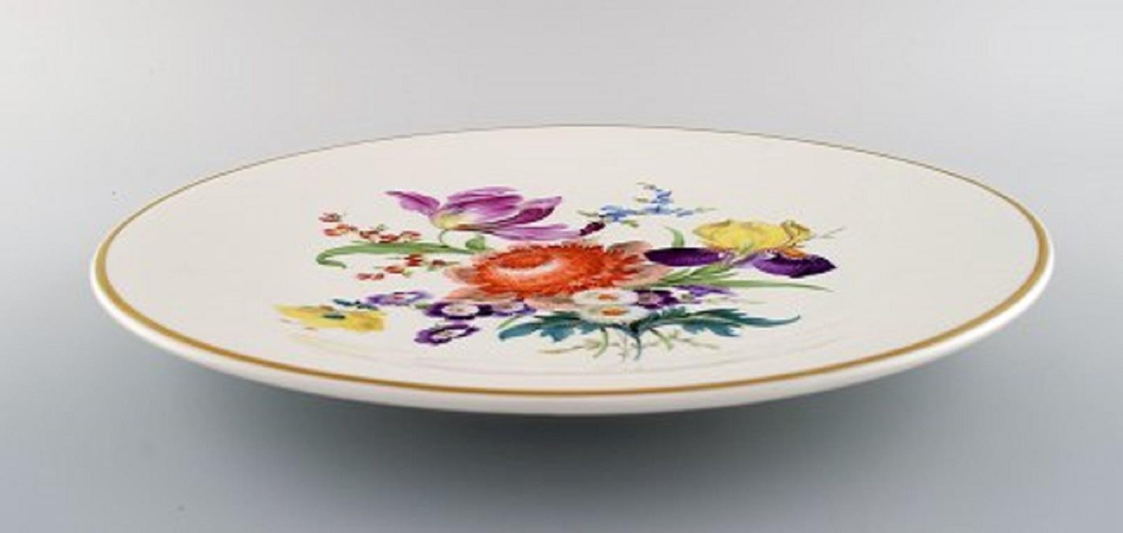 Large Round Meissen Dish in Hand Painted Porcelain with Flowers, 20th Century In Good Condition In Copenhagen, DK