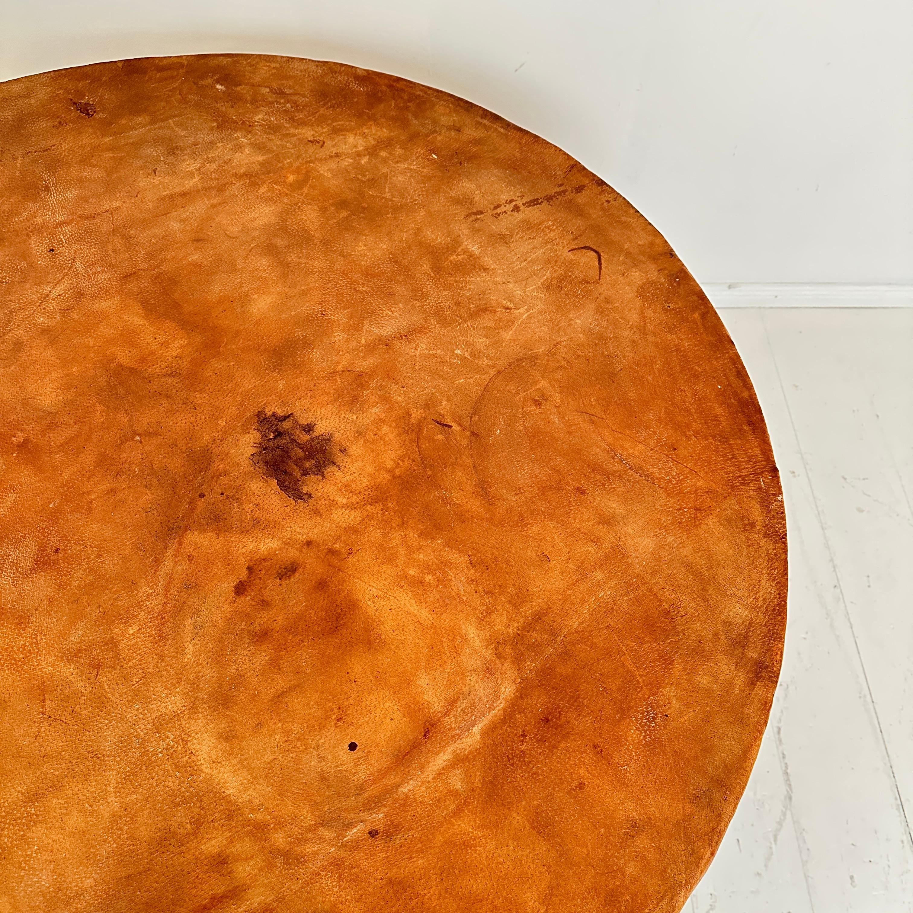 Fin du 20e siècle Grande table de salle à manger mexicaine ronde en cuir Equipales, vers 1970 en vente