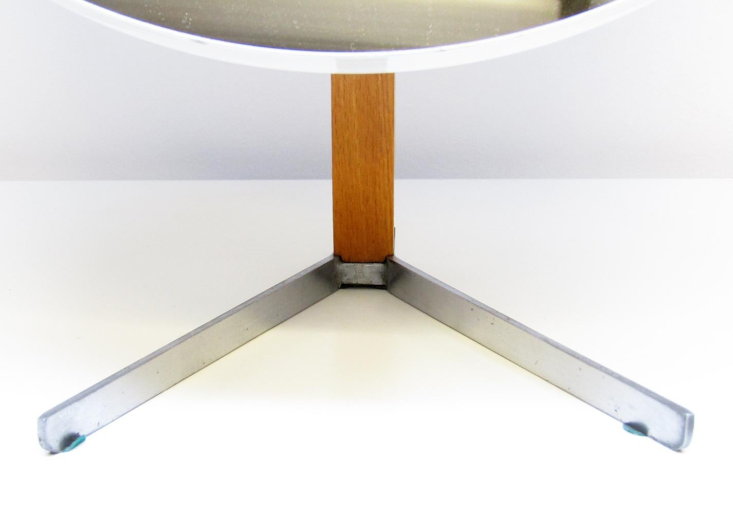 Großer runder minimalistischer Tischspiegel aus den 1960er Jahren von Robert Welch für Durlston Designs (20. Jahrhundert) im Angebot