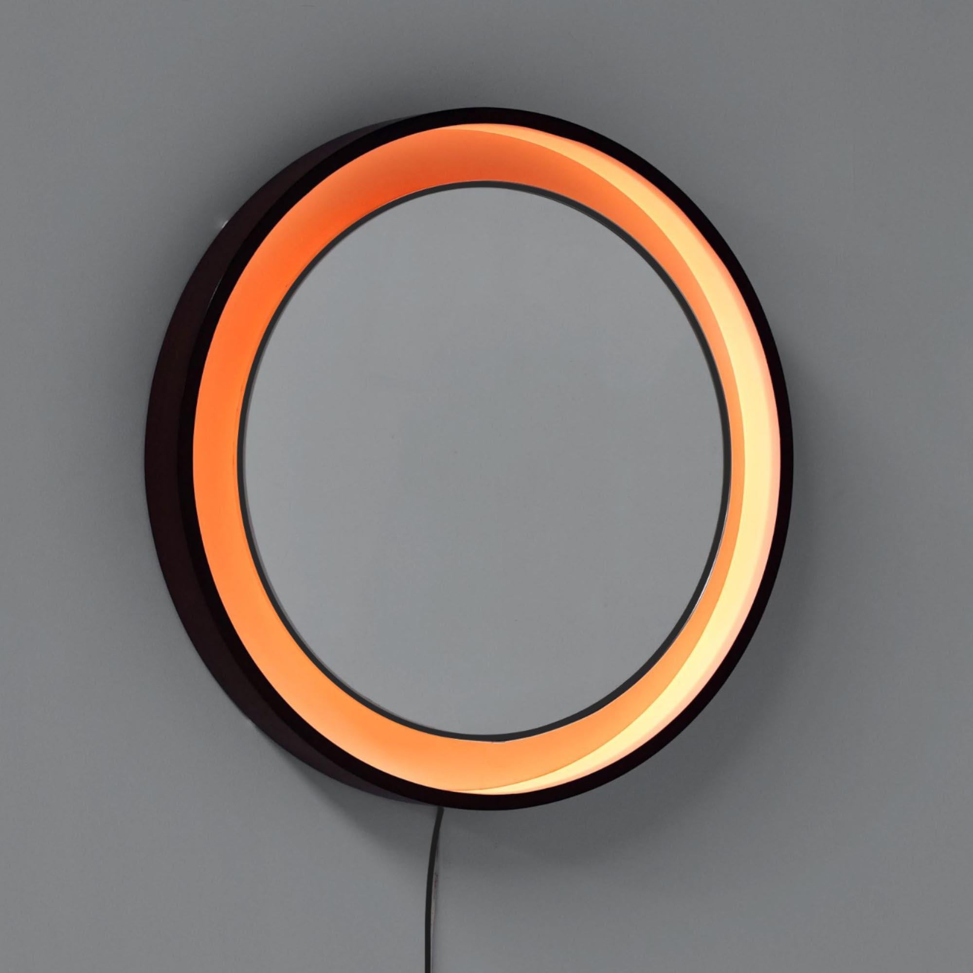 A large illuminated mirror with a circular light point hidden behind the mirror glass. Curved wood with cream-coloured interior with mirror element and backlighting. Looks great in any interior!

Italy, 1970s

Designer/Manufacturer: Unknown

In very