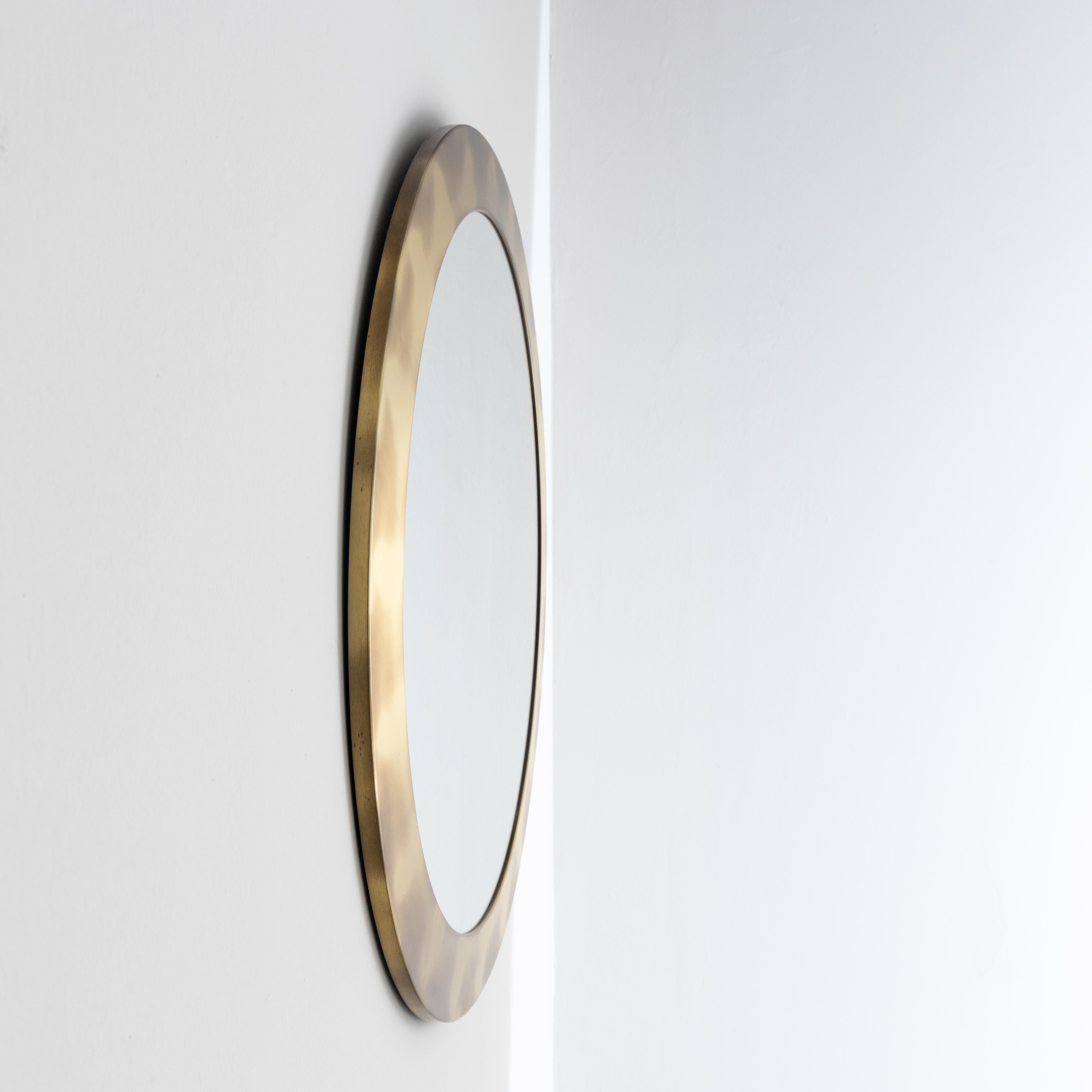 Large round mirror with brass frame Valenti, 1970 In Good Condition For Sale In Milano, Lombardia