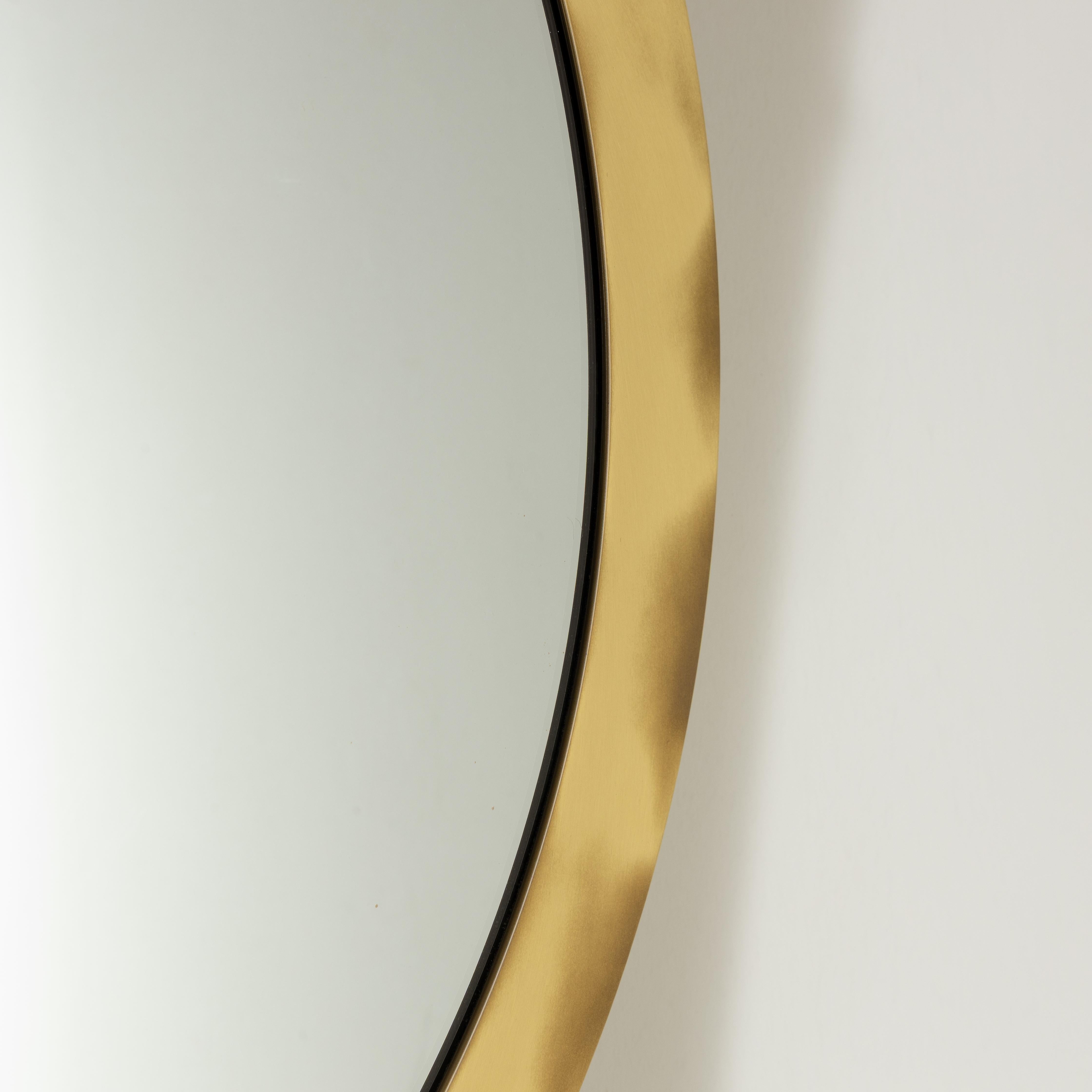 Large round mirror with brass frame Valenti, 1970 For Sale 1