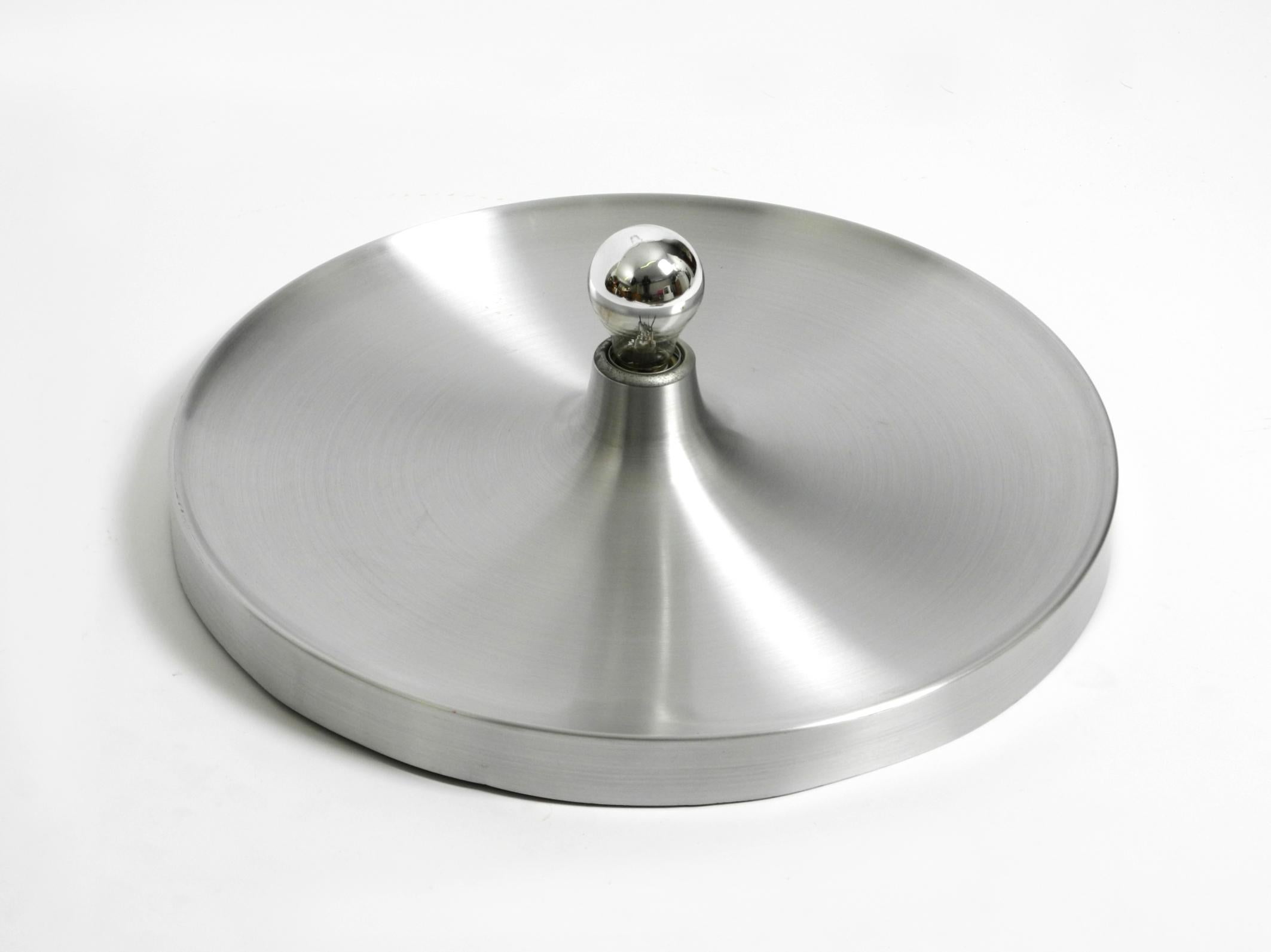 Tedesco Grande lampada da soffitto o da parete in alluminio originale degli anni '60 di NO AGE di Honsel in vendita