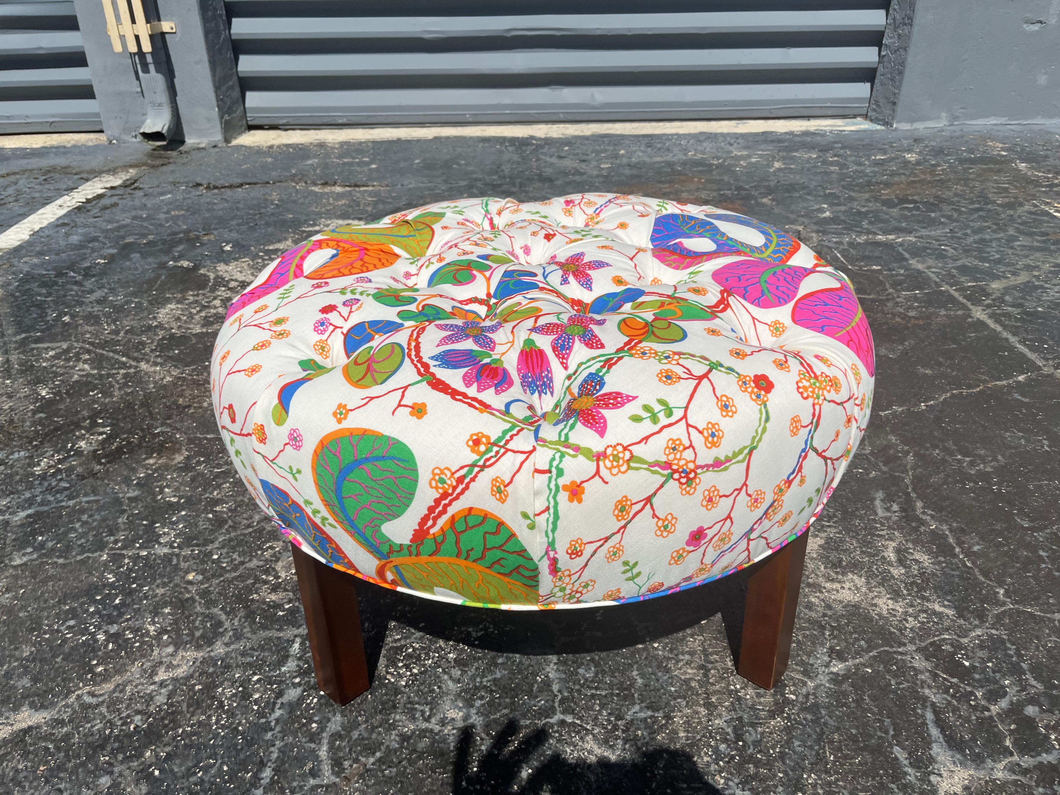 Grand pouf rond Josef Frank Teheran en lin en vente 3