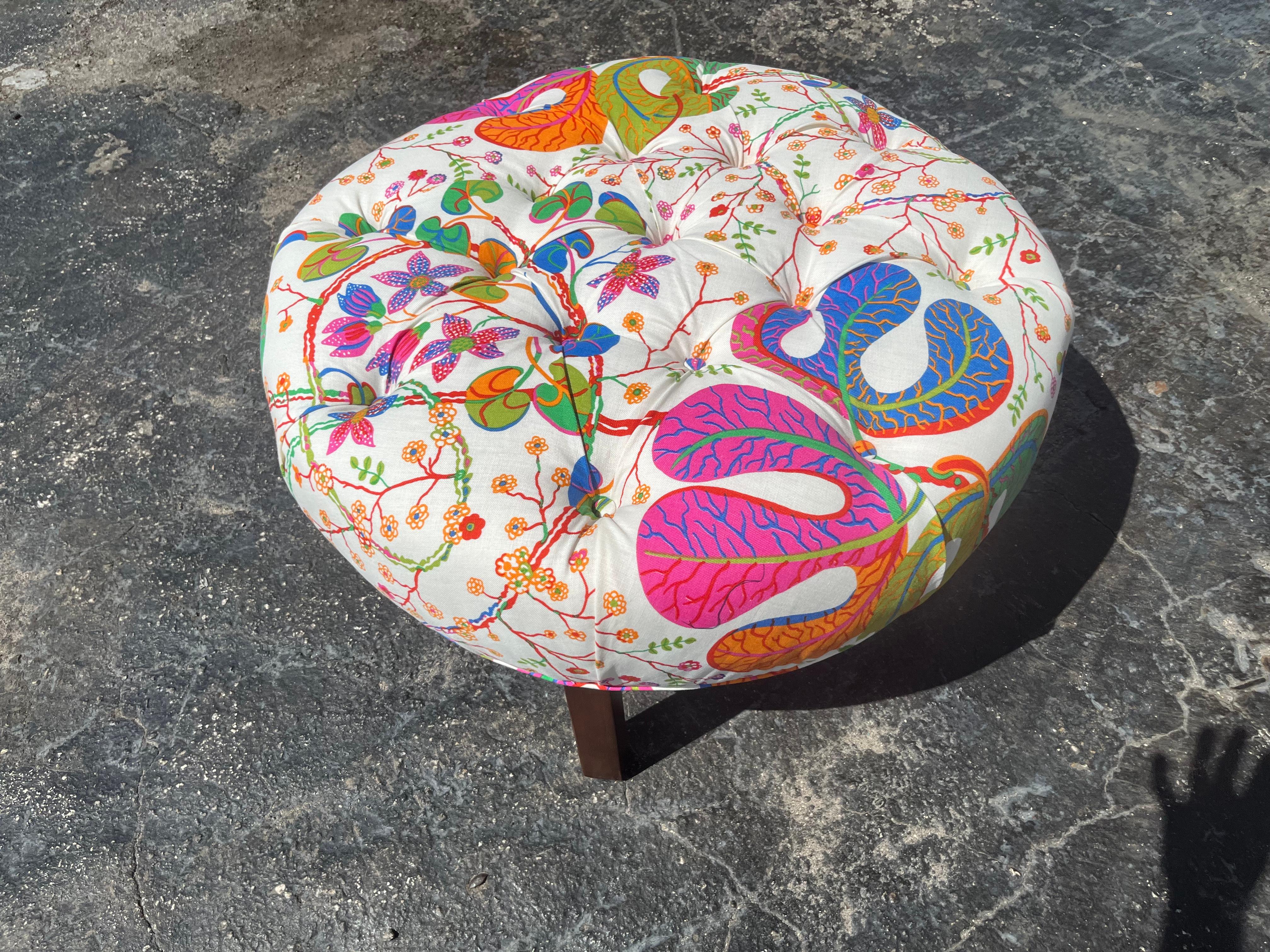 Moderne Grand pouf rond Josef Frank Teheran en lin en vente