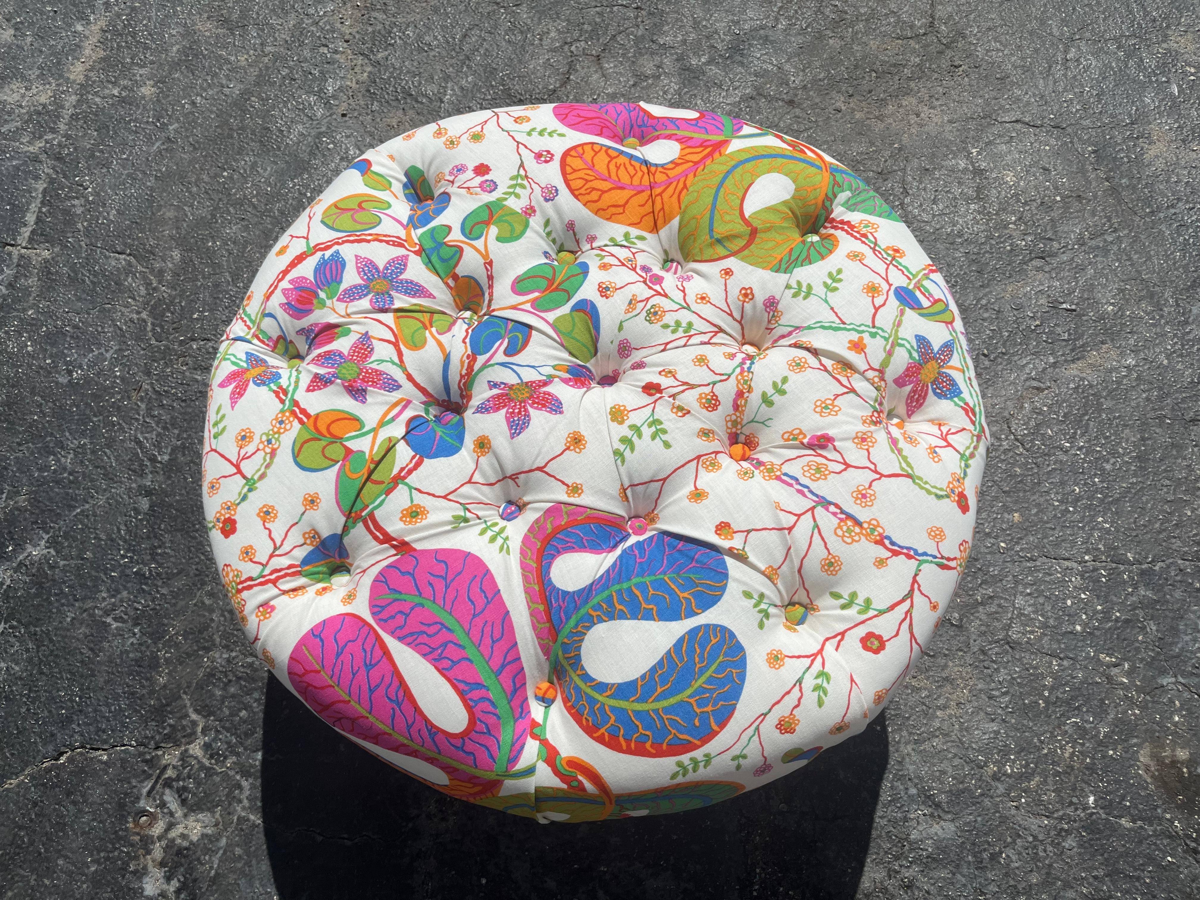 Grand pouf rond Josef Frank Teheran en lin Bon état - En vente à Miami, FL