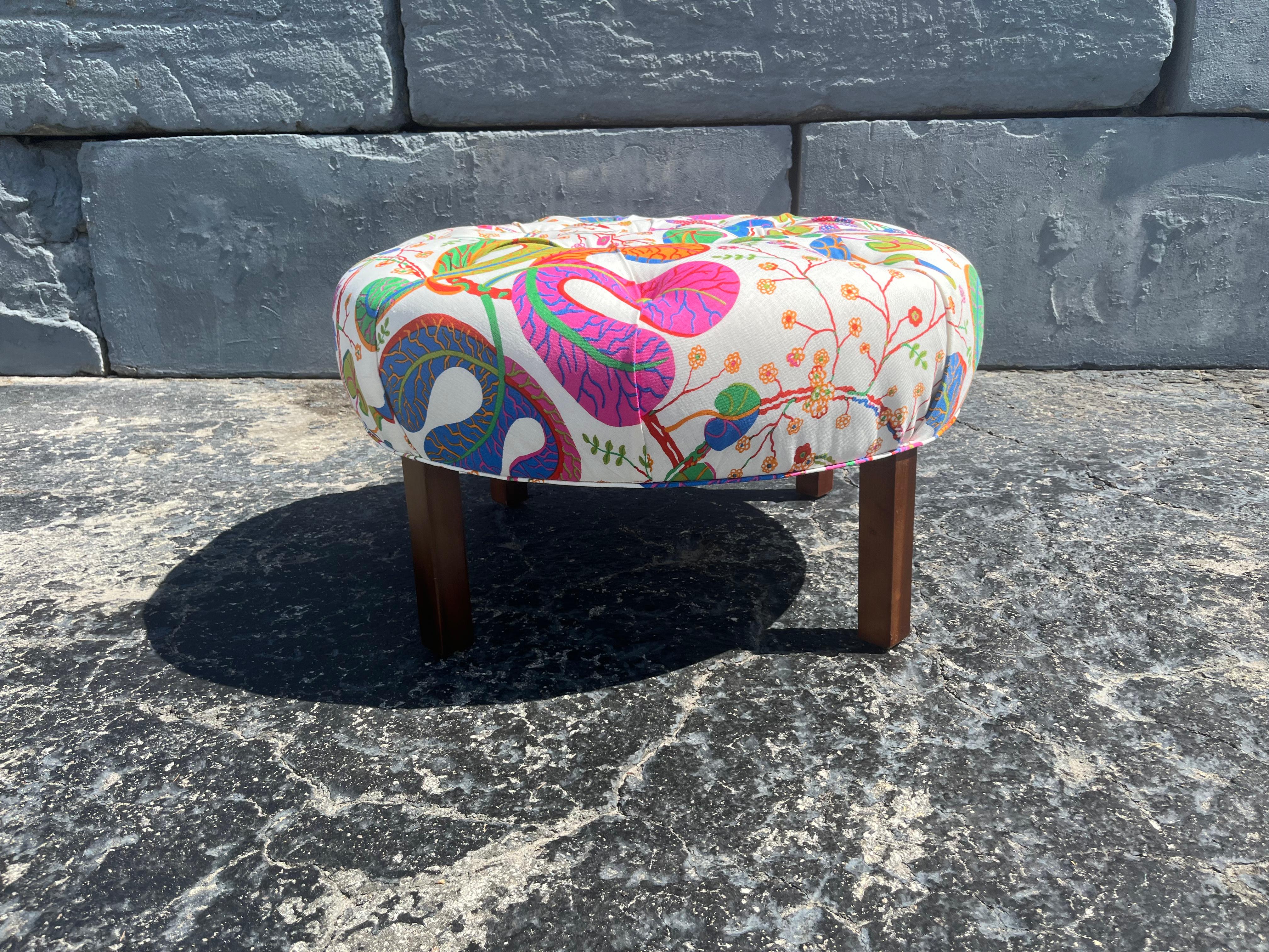 Lin Grand pouf rond Josef Frank Teheran en lin en vente