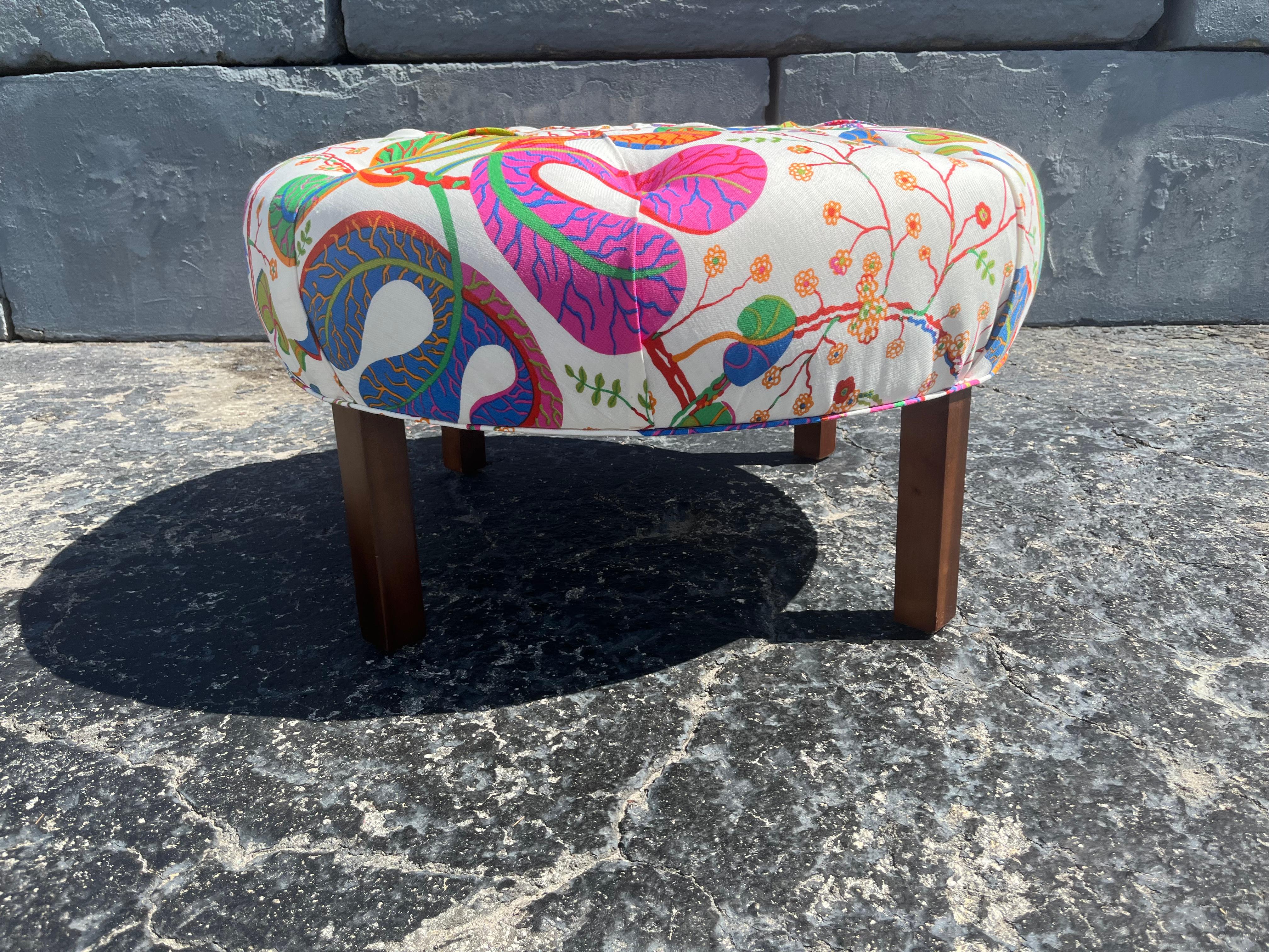 Grand pouf rond Josef Frank Teheran en lin en vente 1