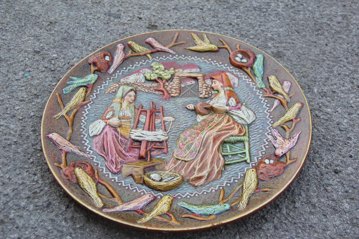 Large Round Plate in Artistic Ceramics Sardinia Paolo Loddo Dorgali Animals In Good Condition For Sale In Palermo, Sicily