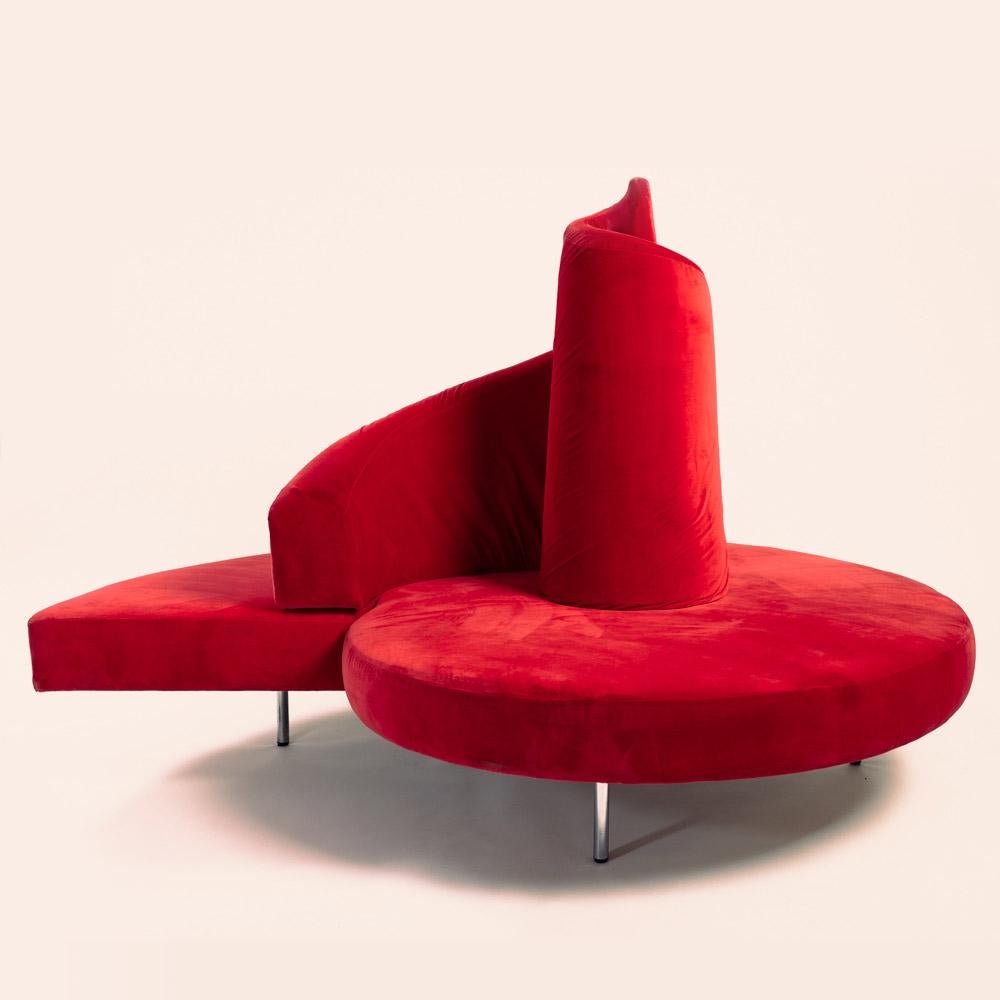 Großes rundes Sofa aus rotem Samt mit Turm von Edra  im Angebot 13
