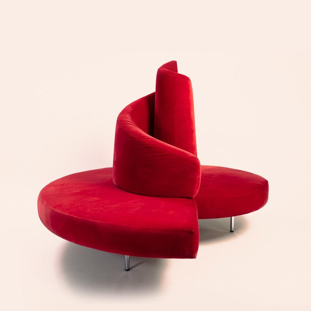 Großes rundes Sofa aus rotem Samt mit Turm von Edra  im Angebot 14