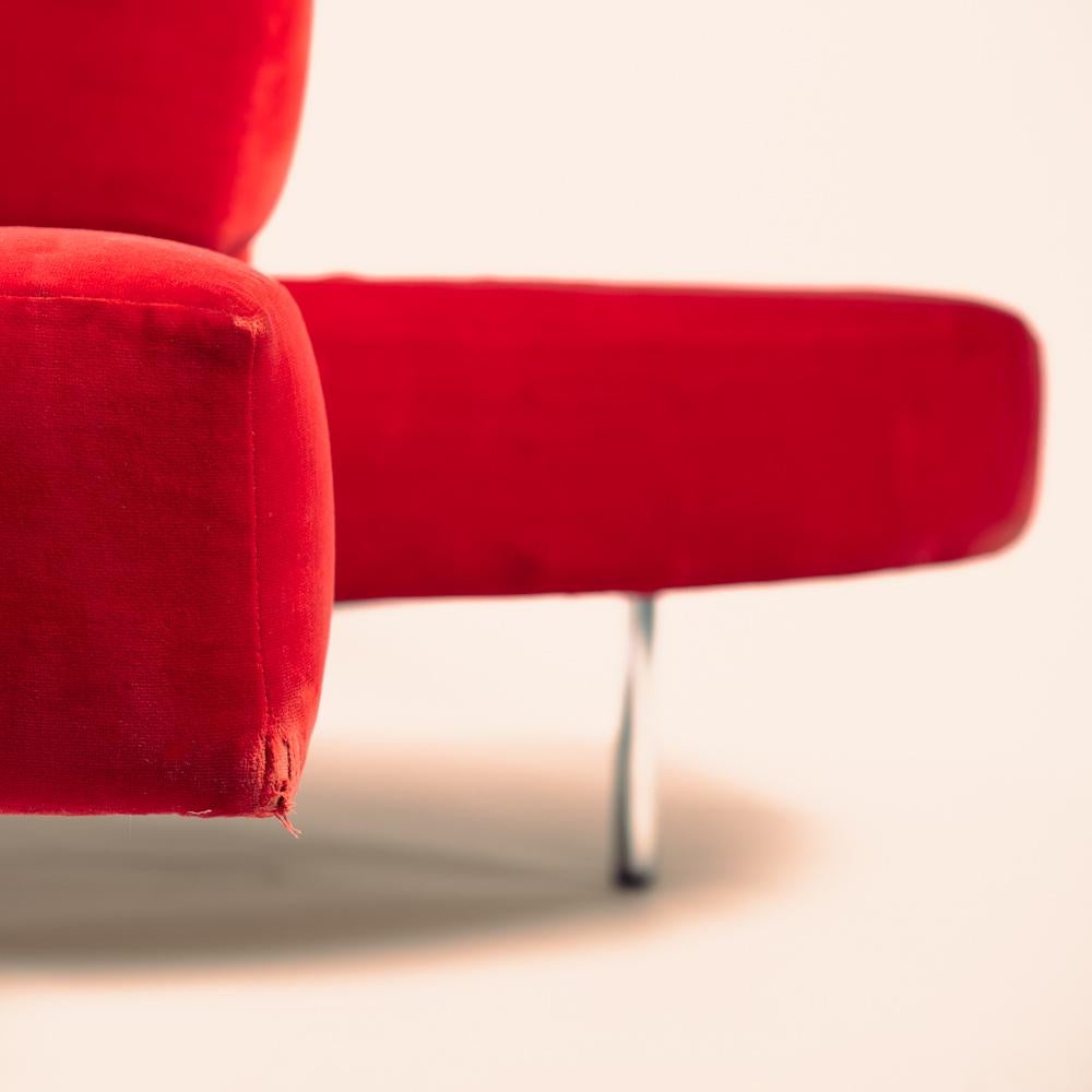 Großes rundes Sofa aus rotem Samt mit Turm von Edra  im Angebot 2
