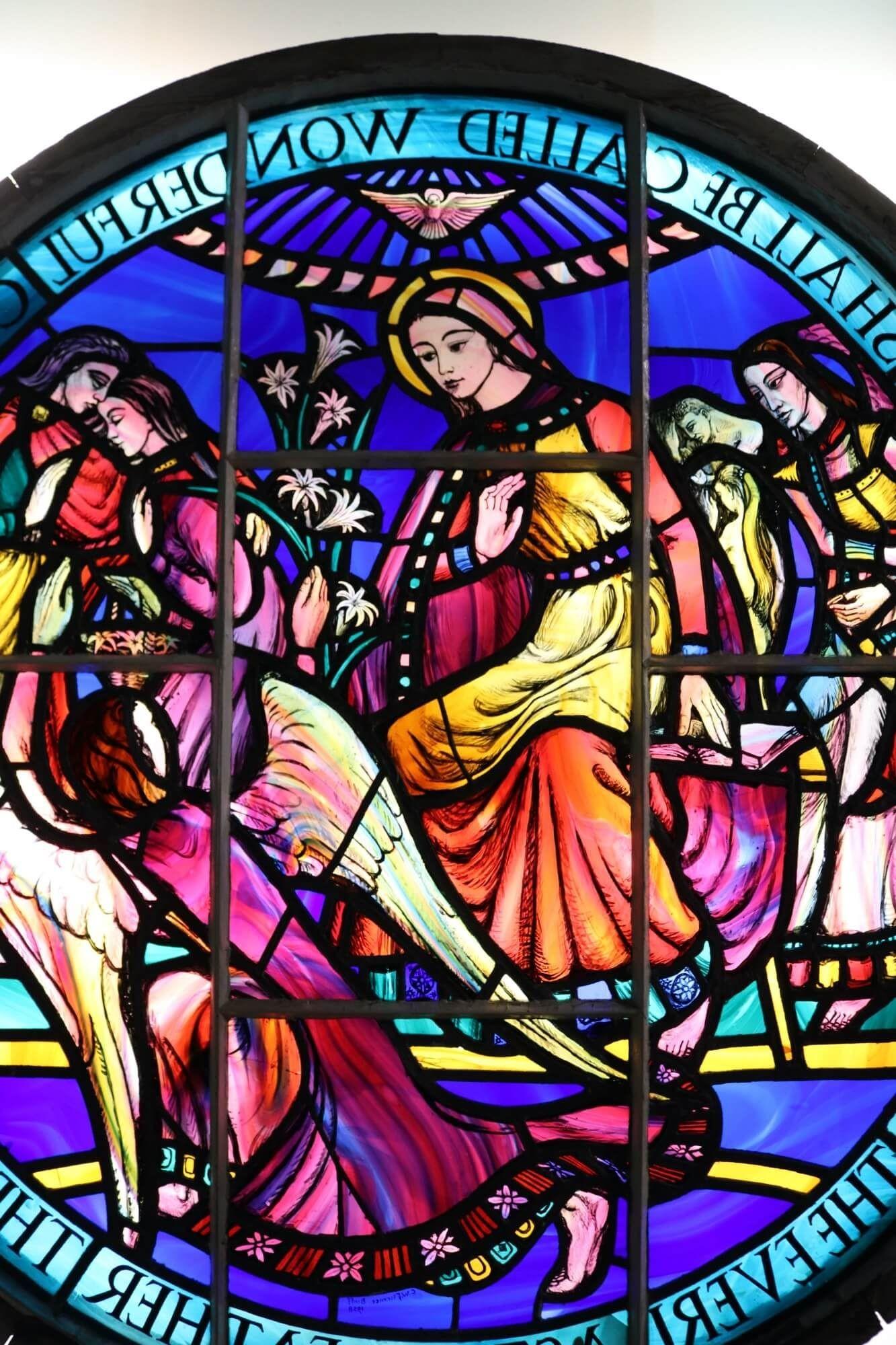 Großes rundes religiöses schottisches Kirchenfenster aus Glas im Angebot 2