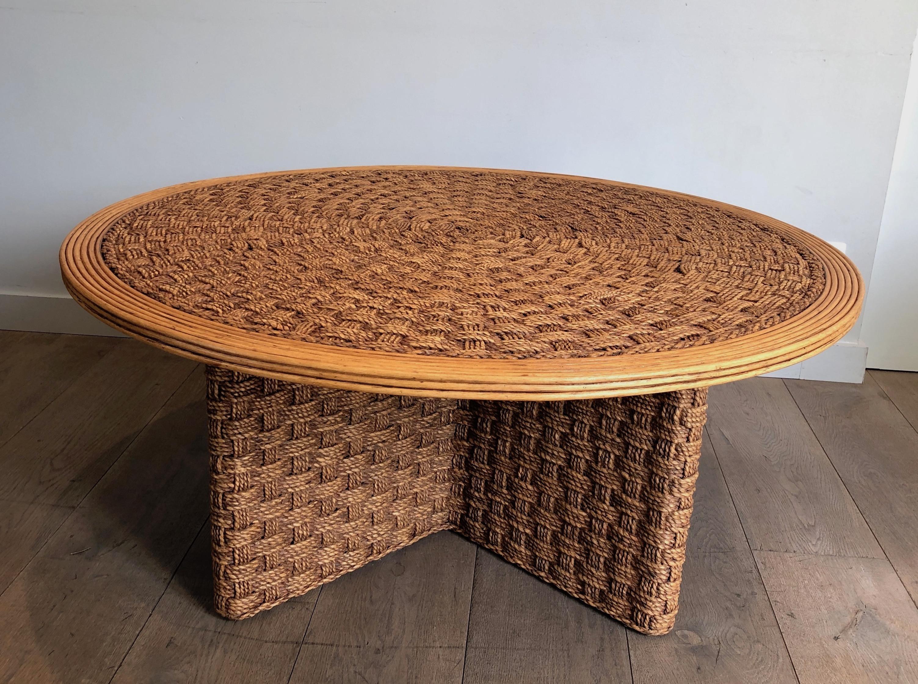 This large round coffee table is made of wood and of a very nice and fine rope work. This is a French work in the Style of Adrien Audoux and Frida Minet (Audoux Minet). Circa 1970.