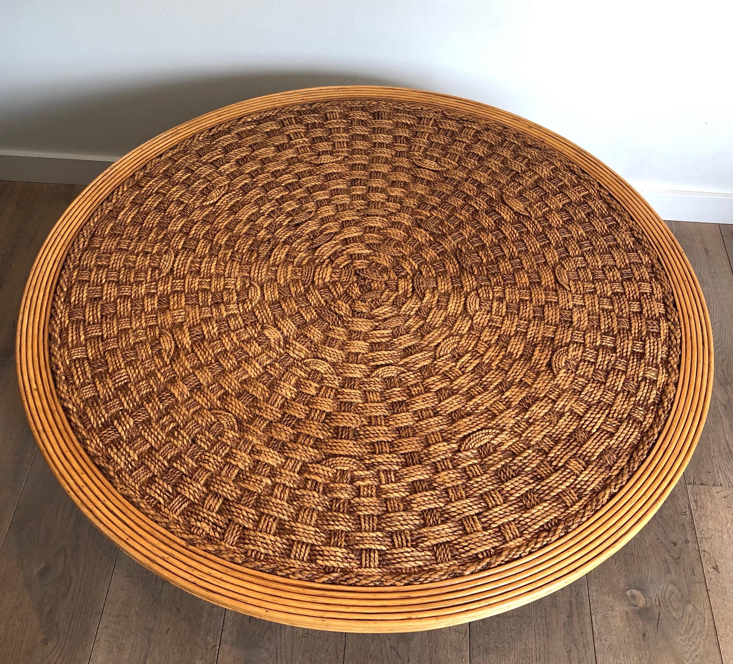 Large Round Rope and Wood Coffee Table in the Style of Audoux Minet, circa 1970 In Good Condition In Marcq-en-Barœul, Hauts-de-France