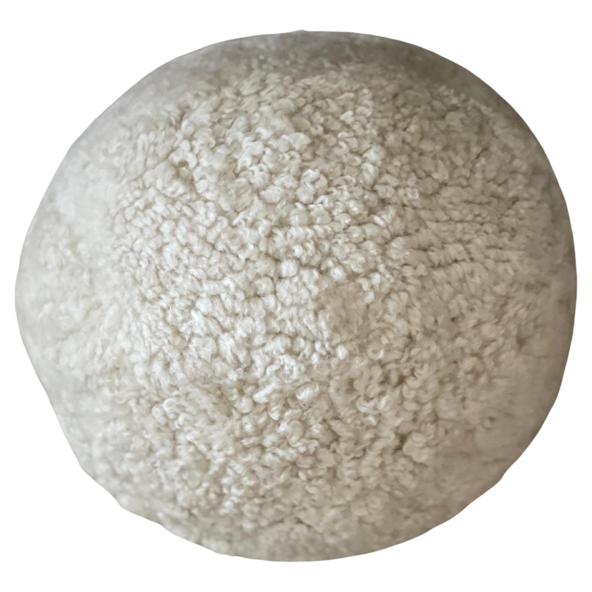Cuscino rotondo a sfera Sherpa grande in Pearl Nature