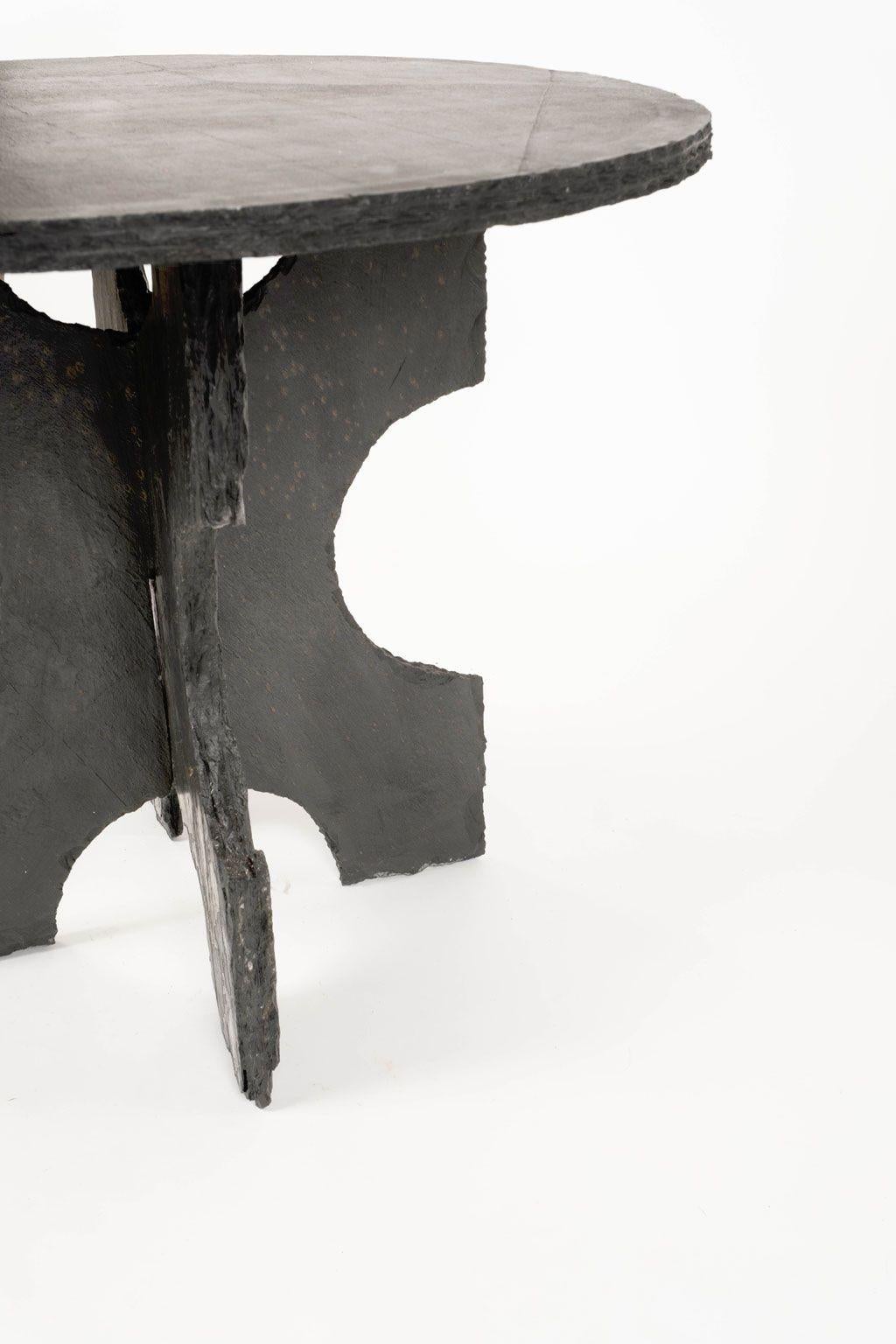 Sculpté à la main Grande table ronde en ardoise en vente