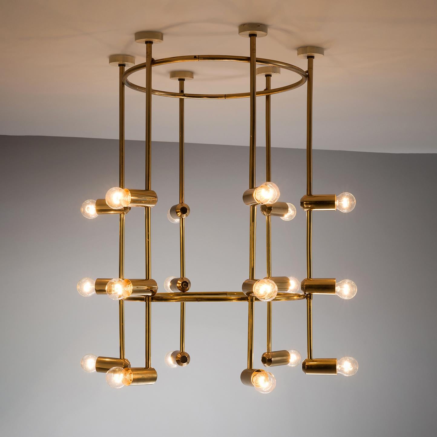 Chandelier, brass, 1960s, Switzerland.

This large yet delicate chandelier is Minimalist yet warm. The light consists of six brass stalks that are attached to a brass ring. There is a lower brass ring on the bottom giving the chandelier both
