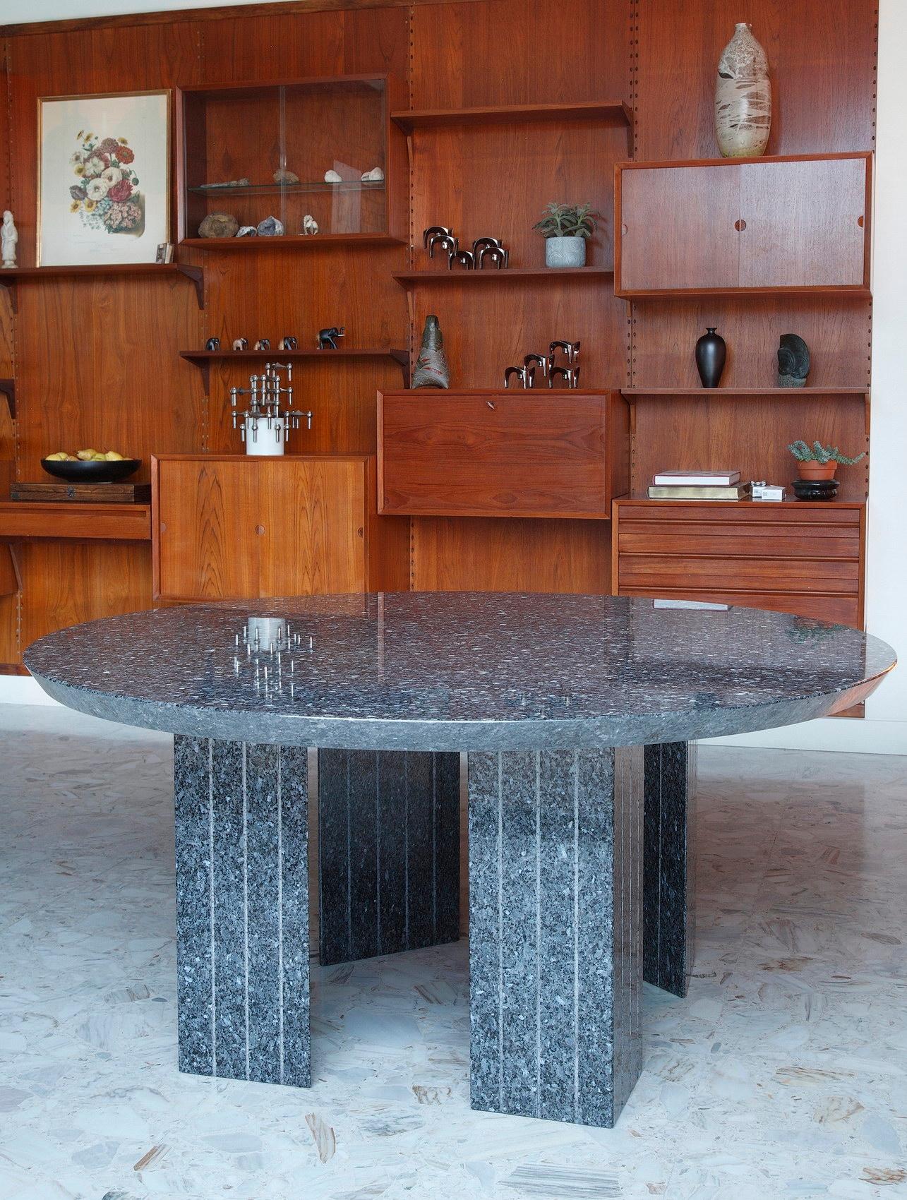 Mid-Century Modern Large Round Table in Granite 10 Seats For Sale
