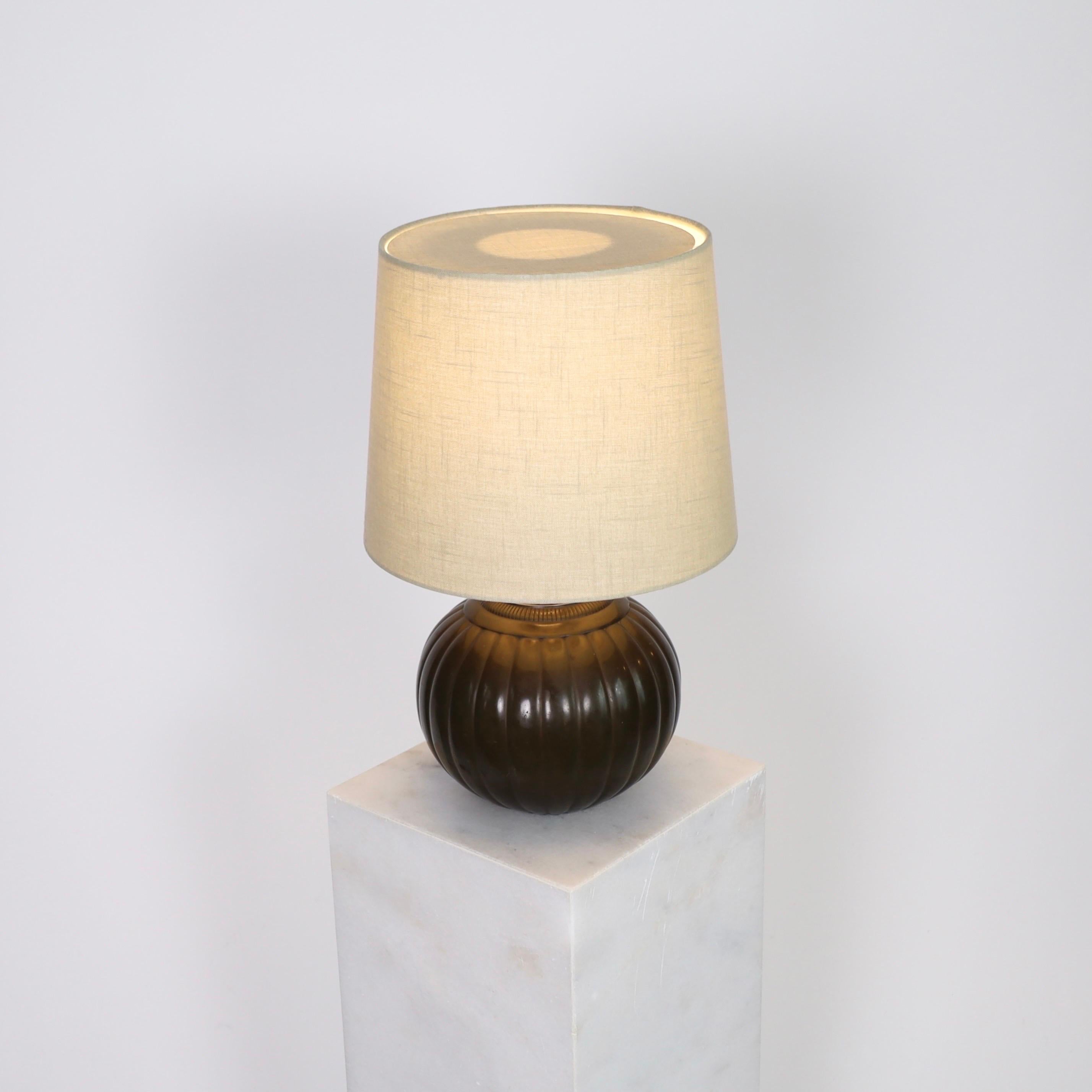 Large Round Table Lamp by Just Andersen, 1930s, Denmark In Good Condition For Sale In Værløse, DK