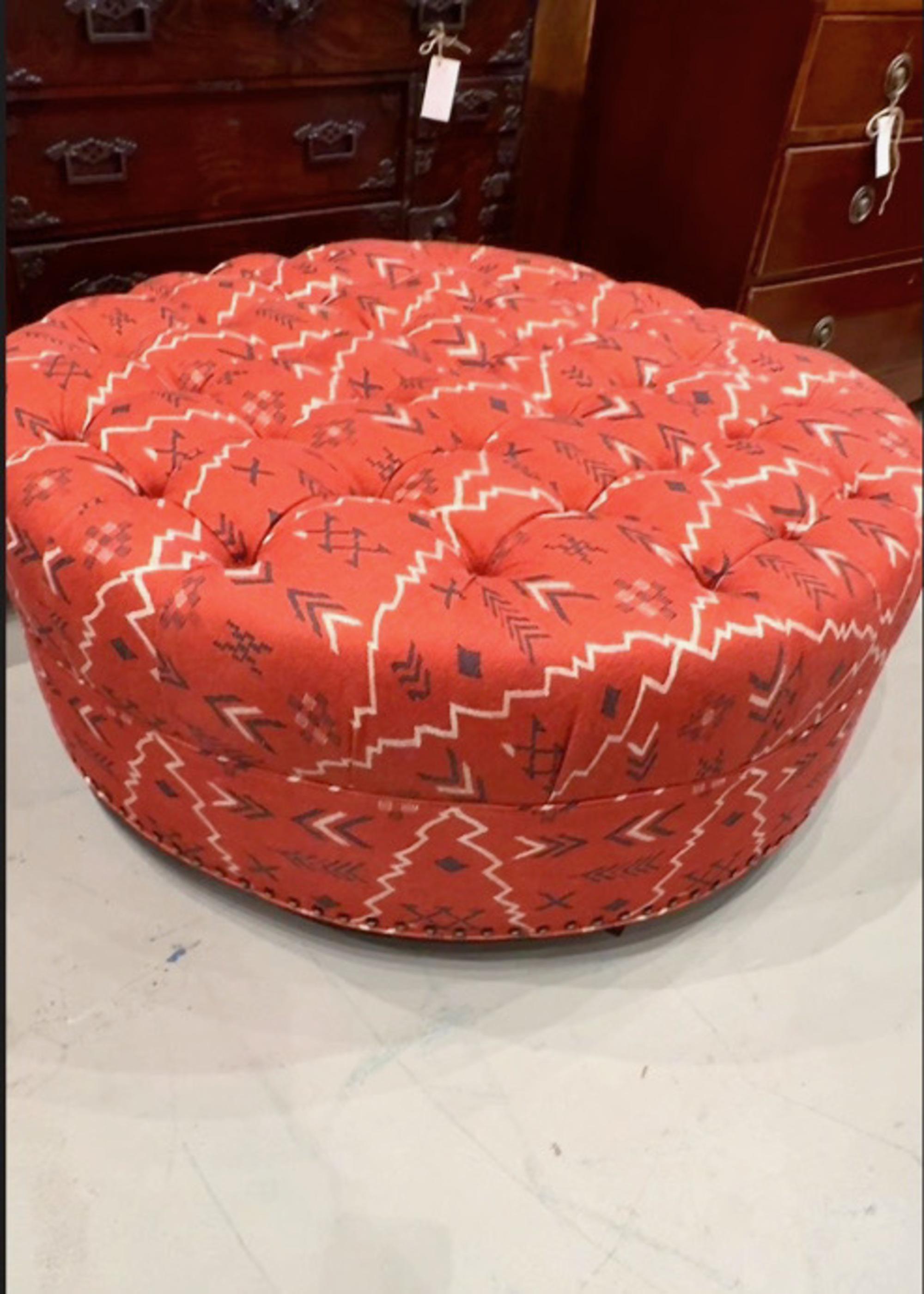 Tissu Grand pouf rond touffeté à motif amérindien en vente