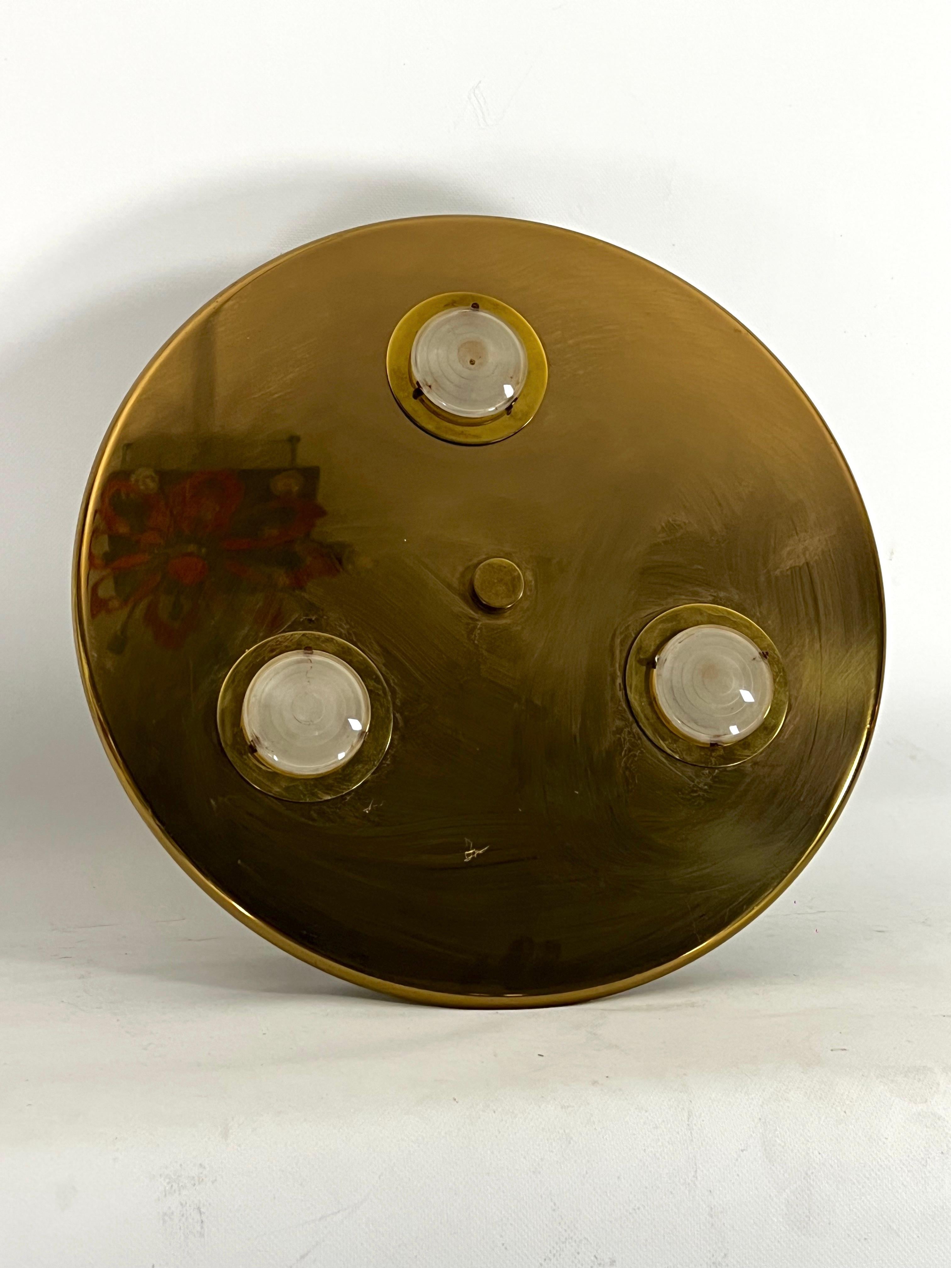 Large round vintage ceiling lamp in bronzed brass. Italy 1970s For Sale 4