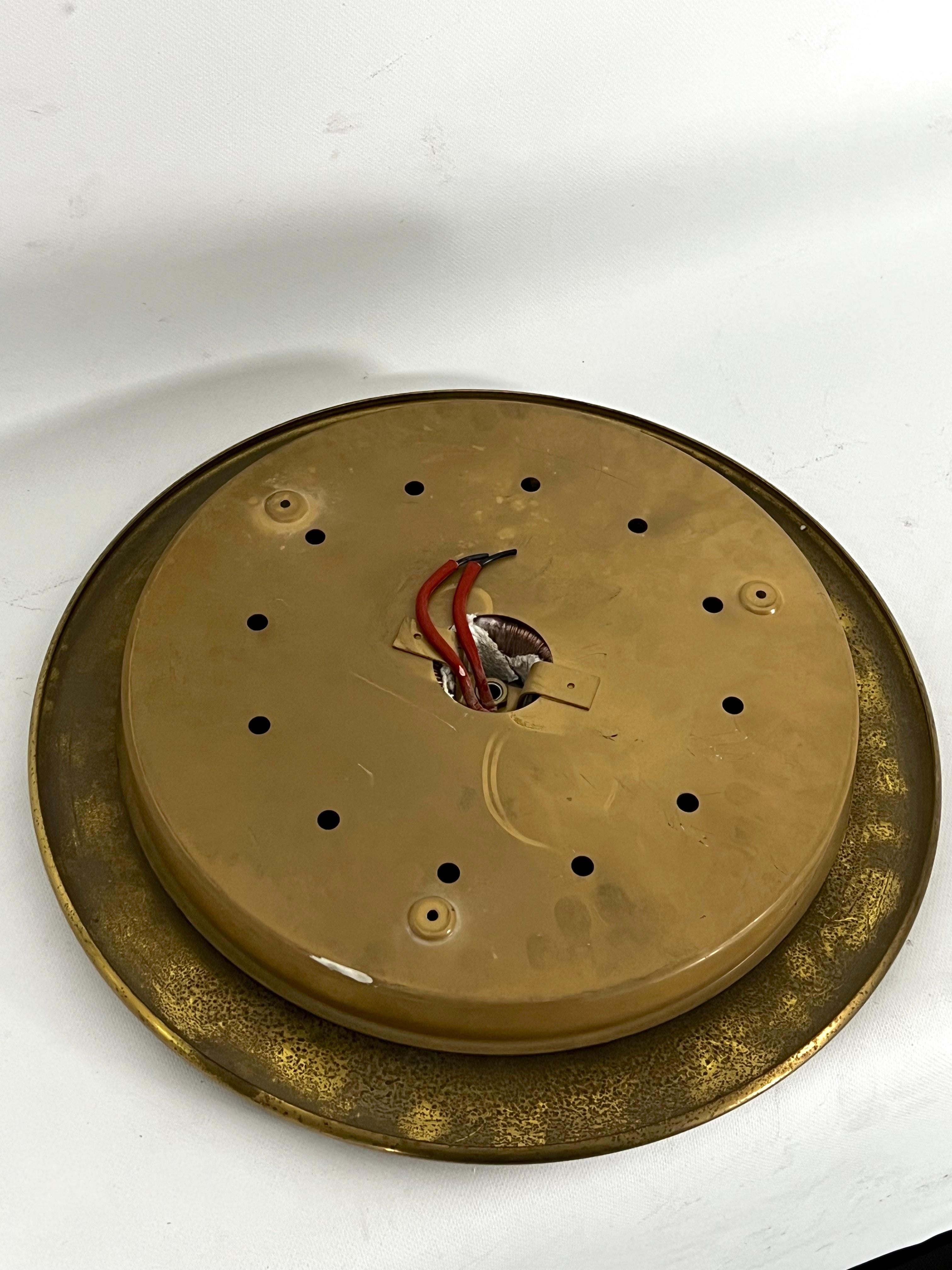 Large round vintage ceiling lamp in bronzed brass. Italy 1970s For Sale 1