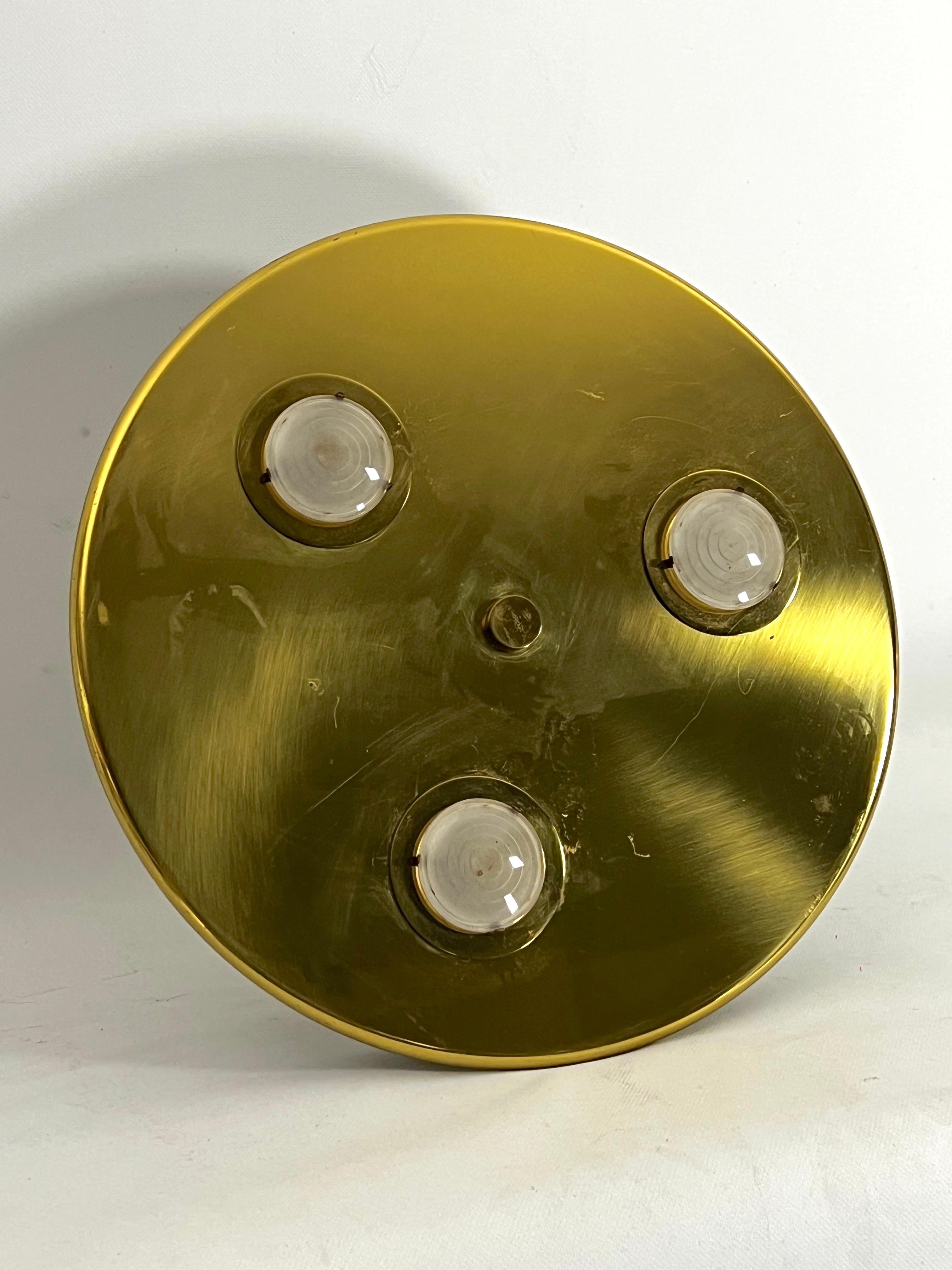 Mid-Century Modern Large round vintage ceiling lamp in gilded brass. Italy 1970s For Sale