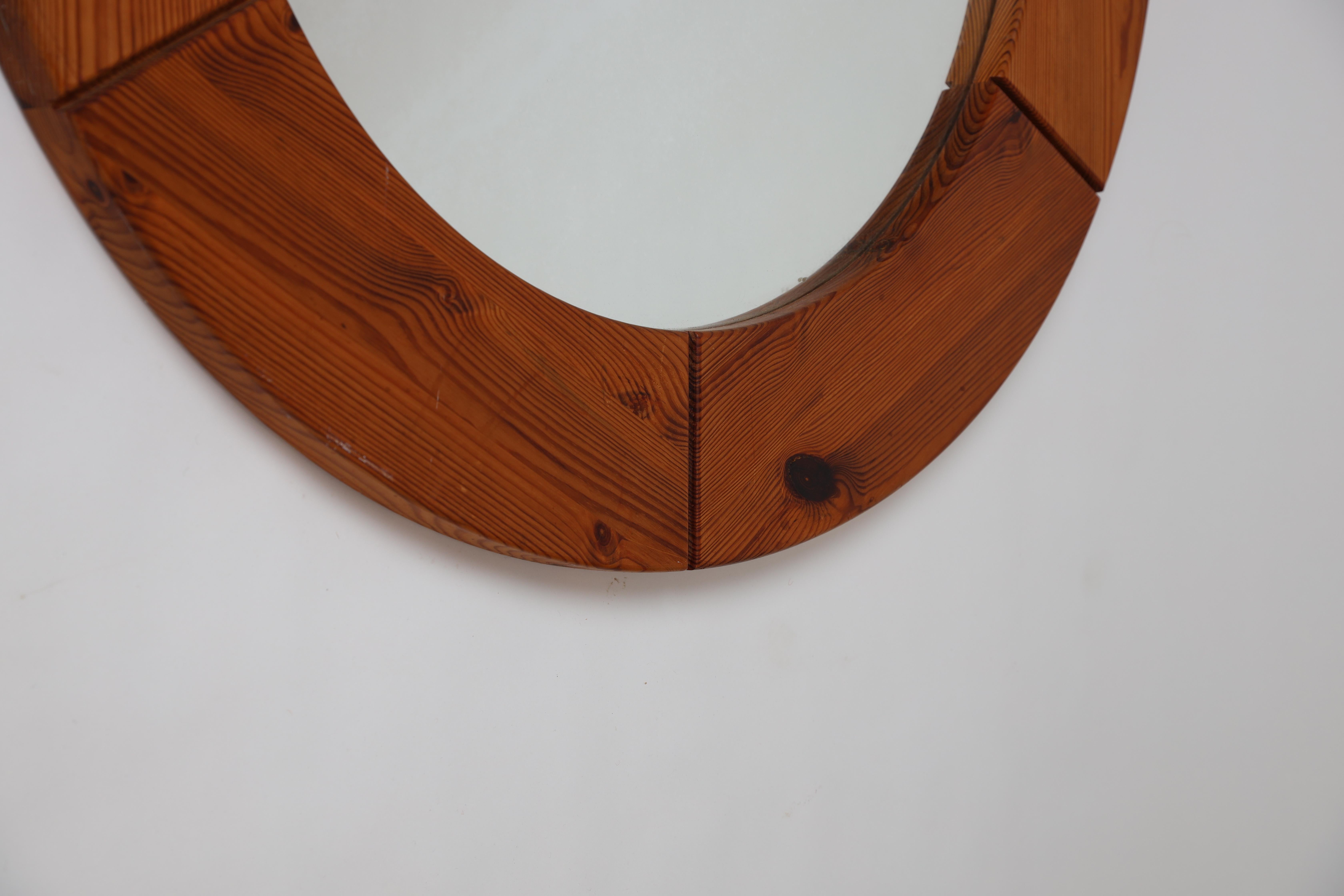 Hand-Crafted Large Round Wall Mirror in Solid Pine by Glasmäster Markaryd, Sweden, 1960 For Sale