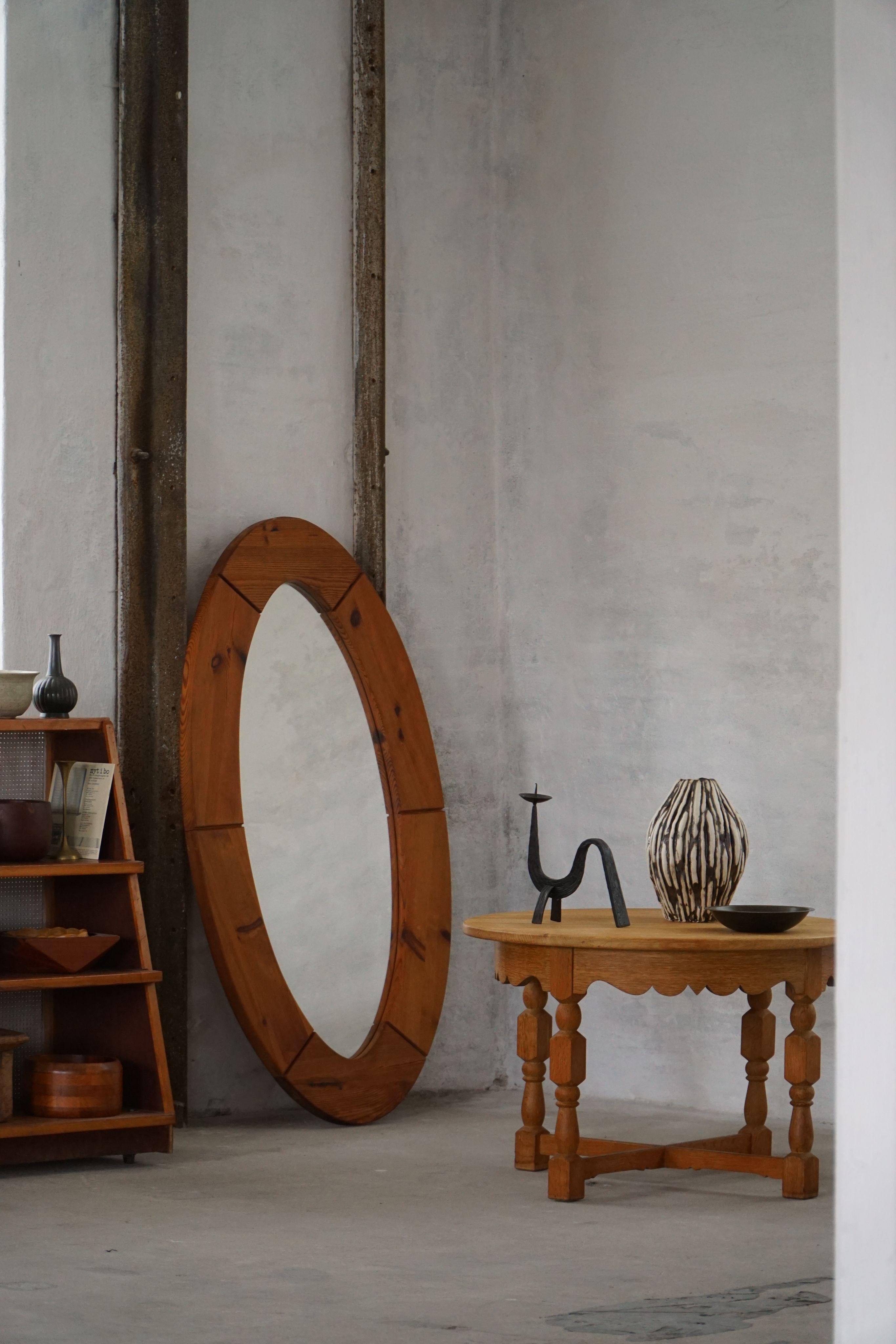 Large Oval Wall Mirror in Solid Pine by Glasmäster Markaryd, Sweden, 1960s In Good Condition For Sale In Odense, DK