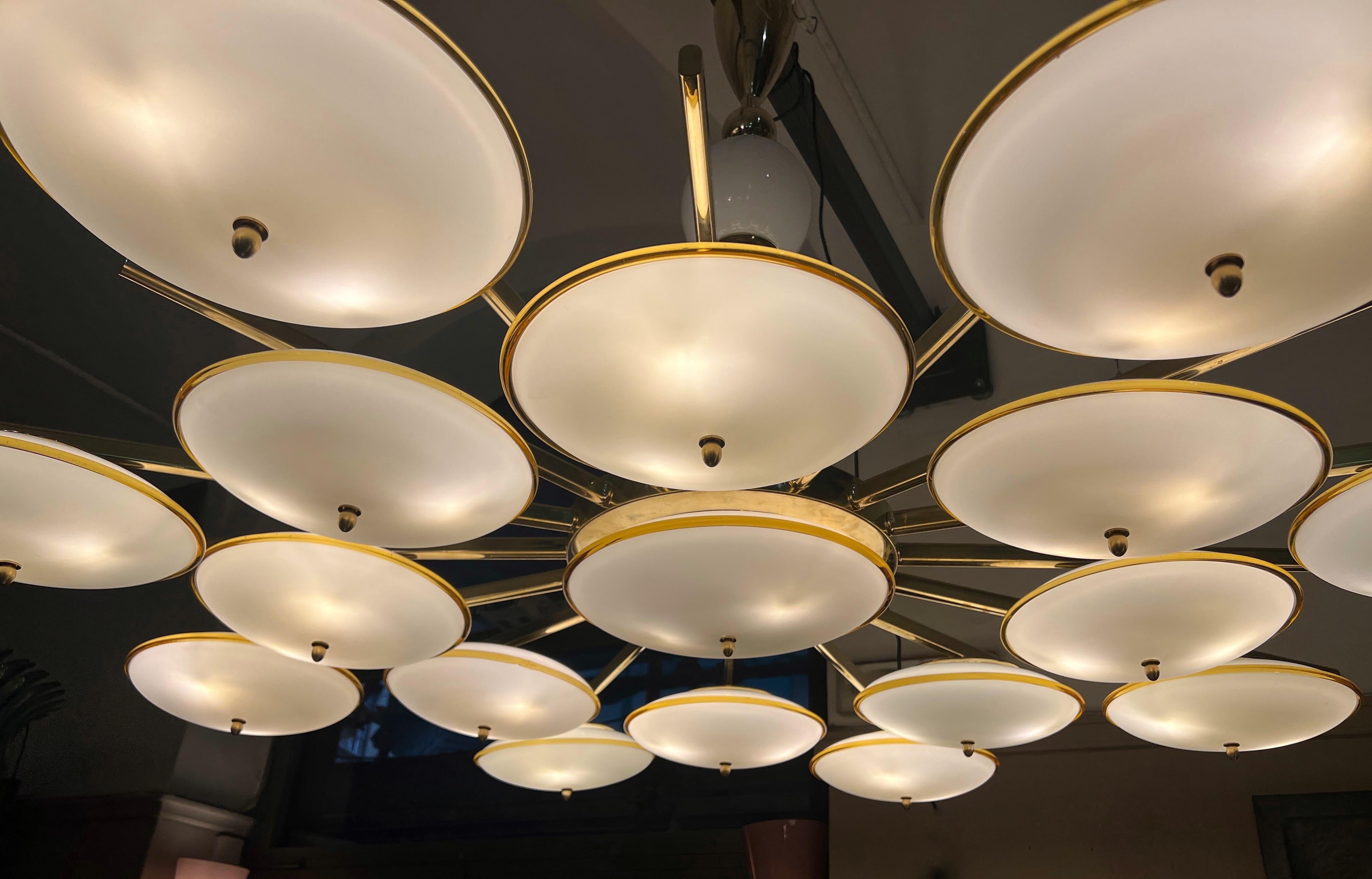 Italian Large Round White and Amber Toned Murano Glass Chandelier by Vistosi, 1970 For Sale