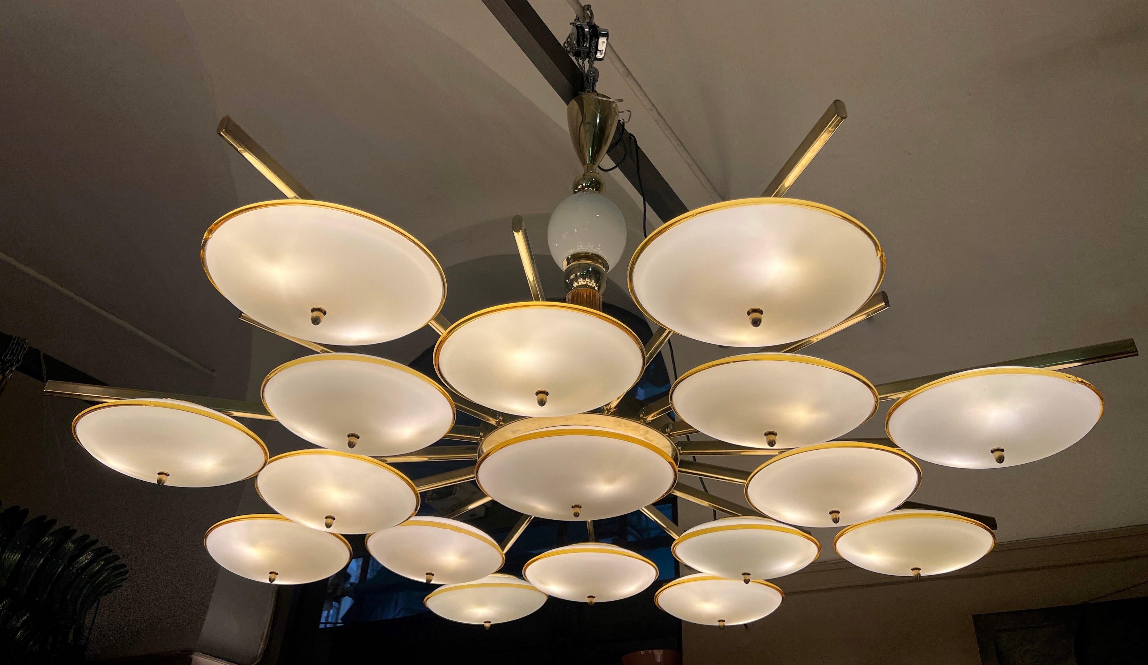 Large Round White and Amber Toned Murano Glass Chandelier by Vistosi, 1970 For Sale 2