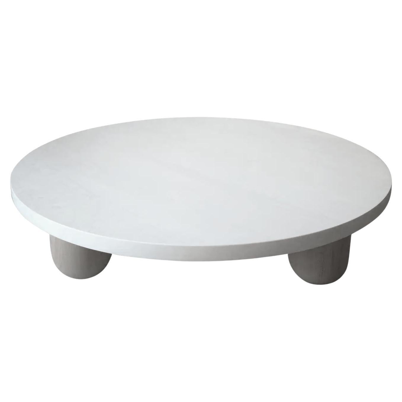 Grande table basse ronde à colonne blanche par MSJ Furniture Studio en vente