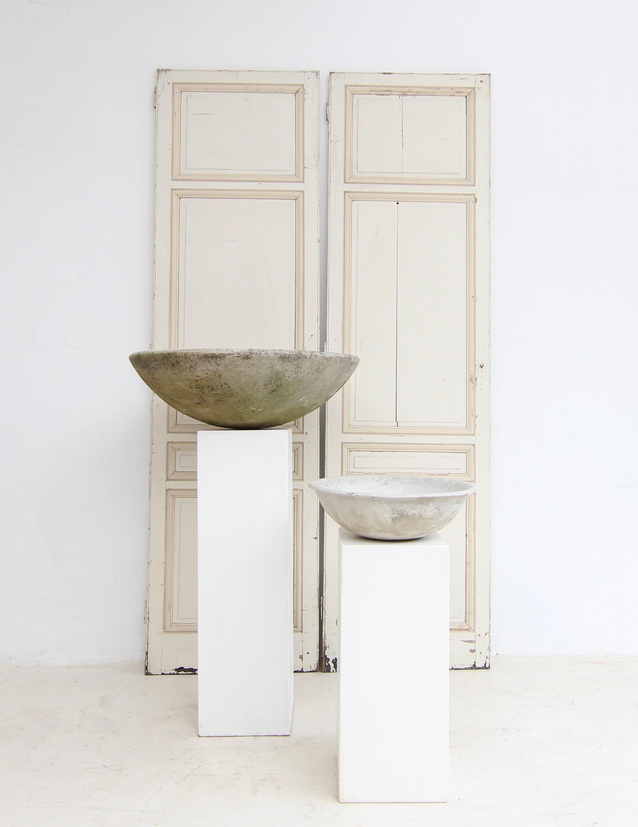 Mid-Century Modern Large Round Willy Guhl Planter For Sale