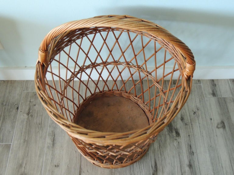 Large Round Woven Basket with Handle For Sale at 1stDibs