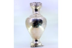 Large rounded silver vase with floral engravings and grated rim on 3 feet