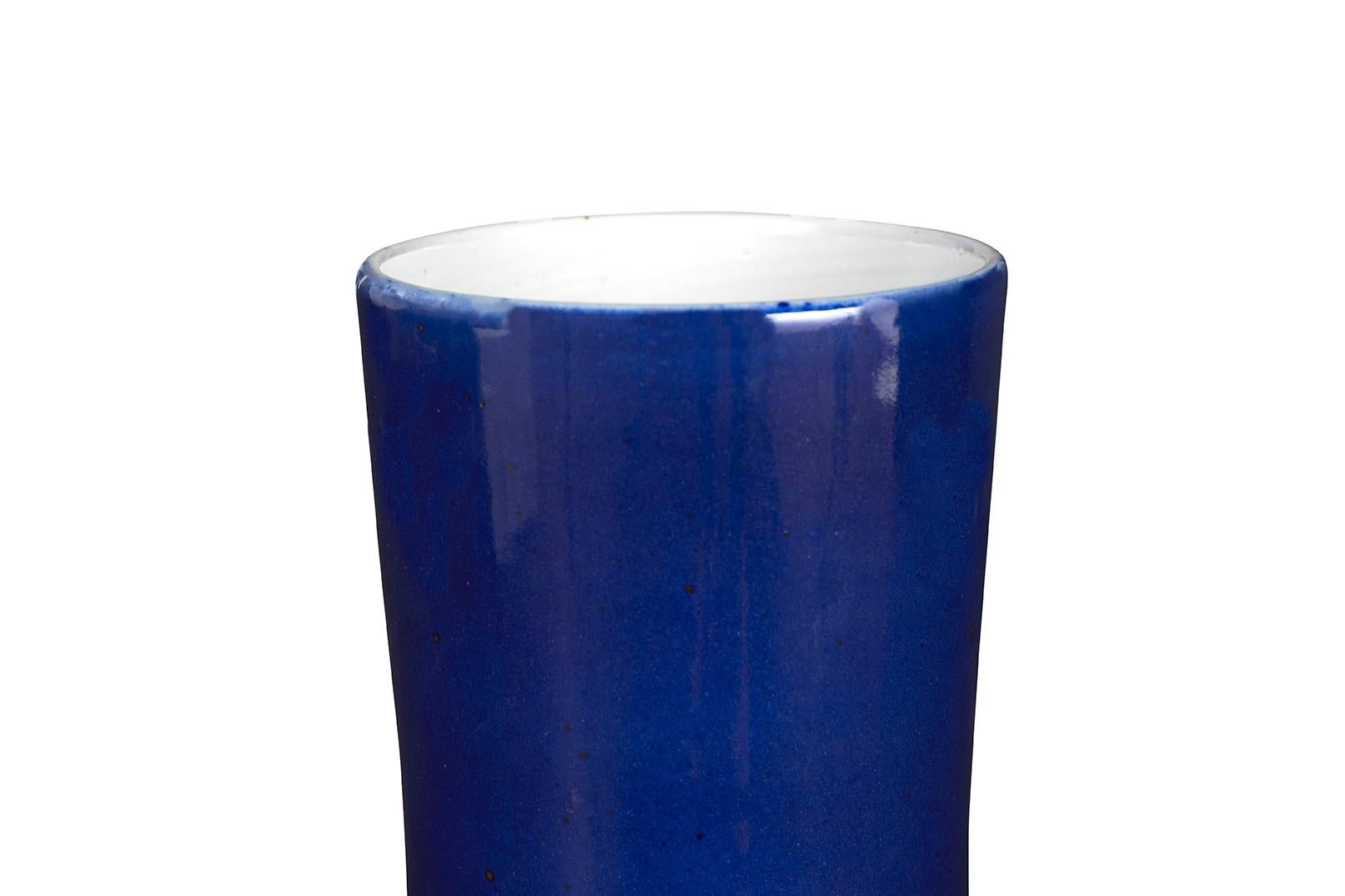 Grand vase bleu royal Bon état - En vente à Dallas, TX